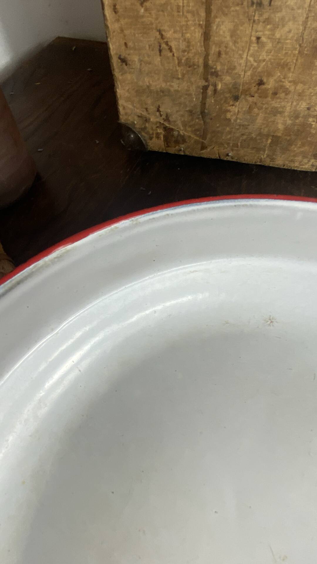 Enamelled metal plates