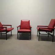Ensemble de 3 fauteuils rouges de style mid-century moderne, Tchécoslovaquie, années 1970.