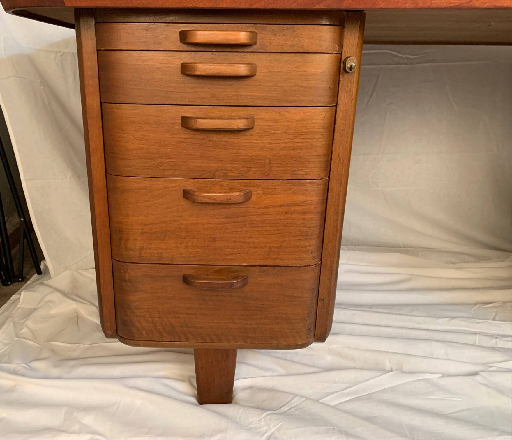 Desk designed by Gunnar Ericsson, Atvidaberg, Facit AB Buromöbel Zurich, Sweden, 1950s
