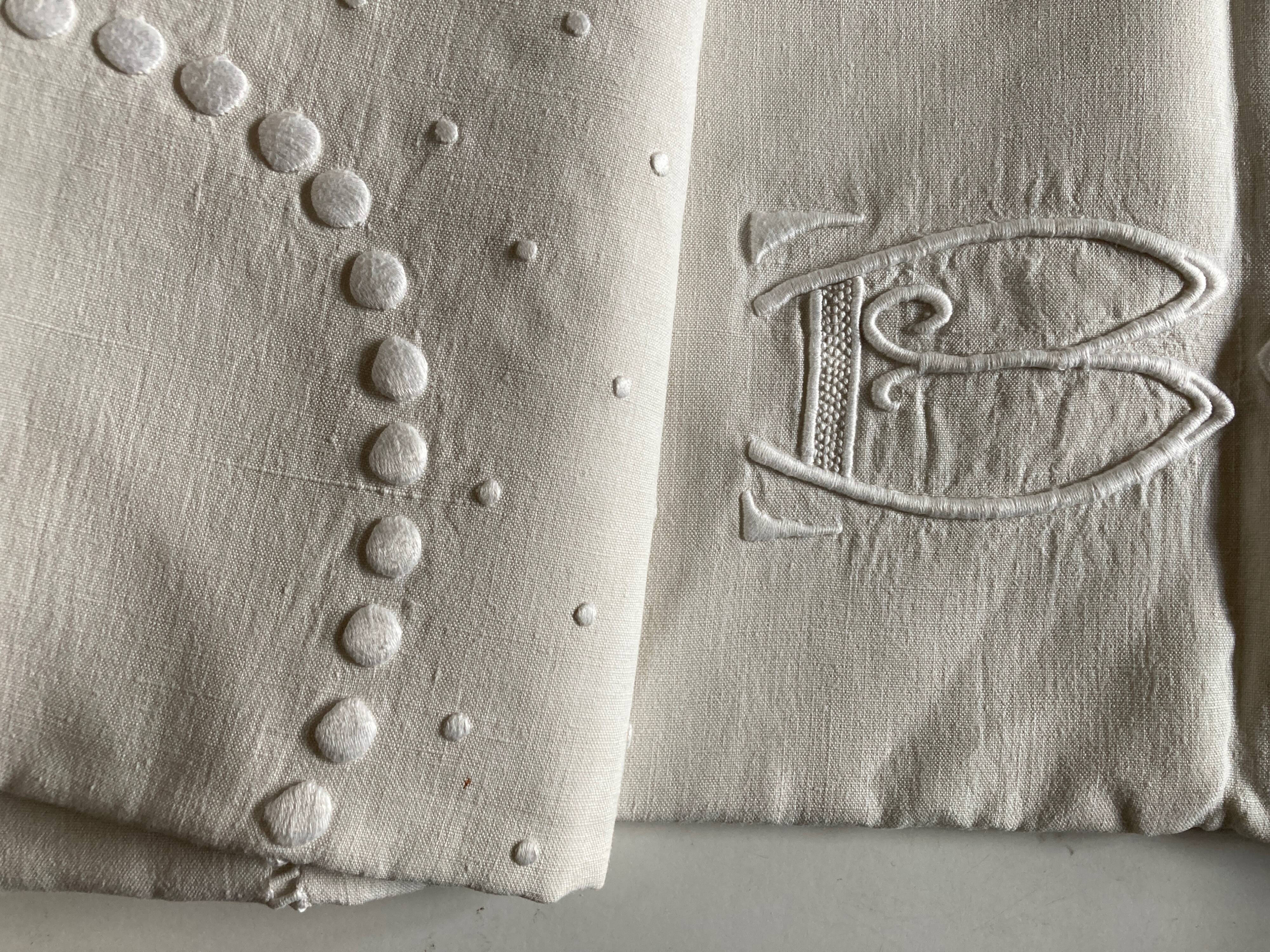 Linen cloth sheet embroidered with a pea festoon
