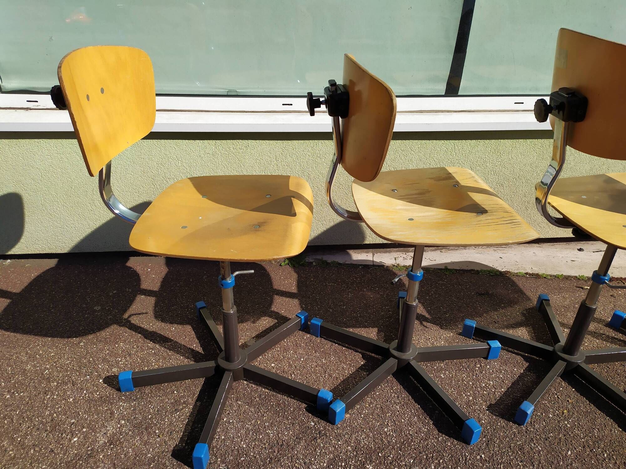 Lot of 4 couture swivel adjustable workshop chairs