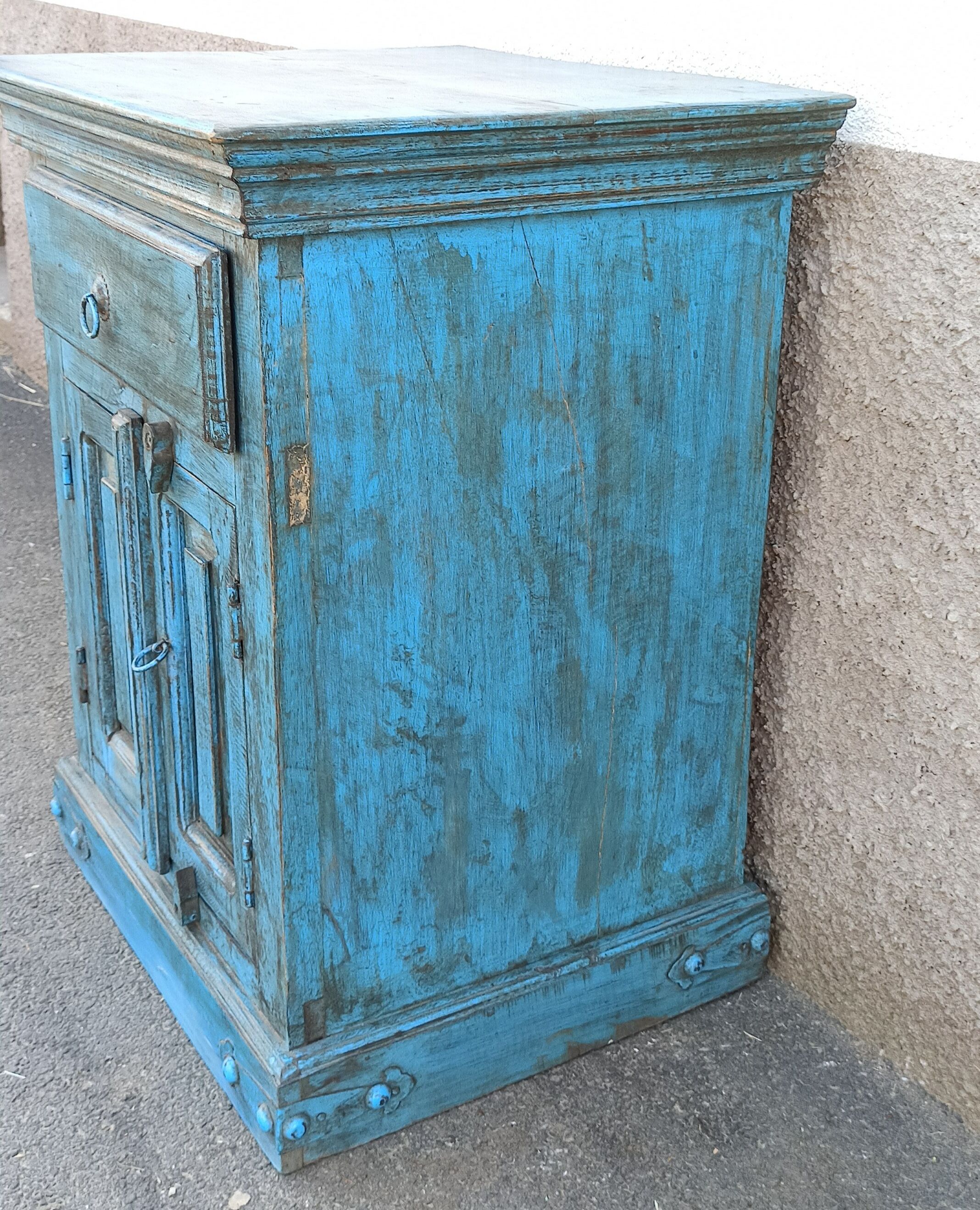 Meuble d'appoint en bois ancien bleu