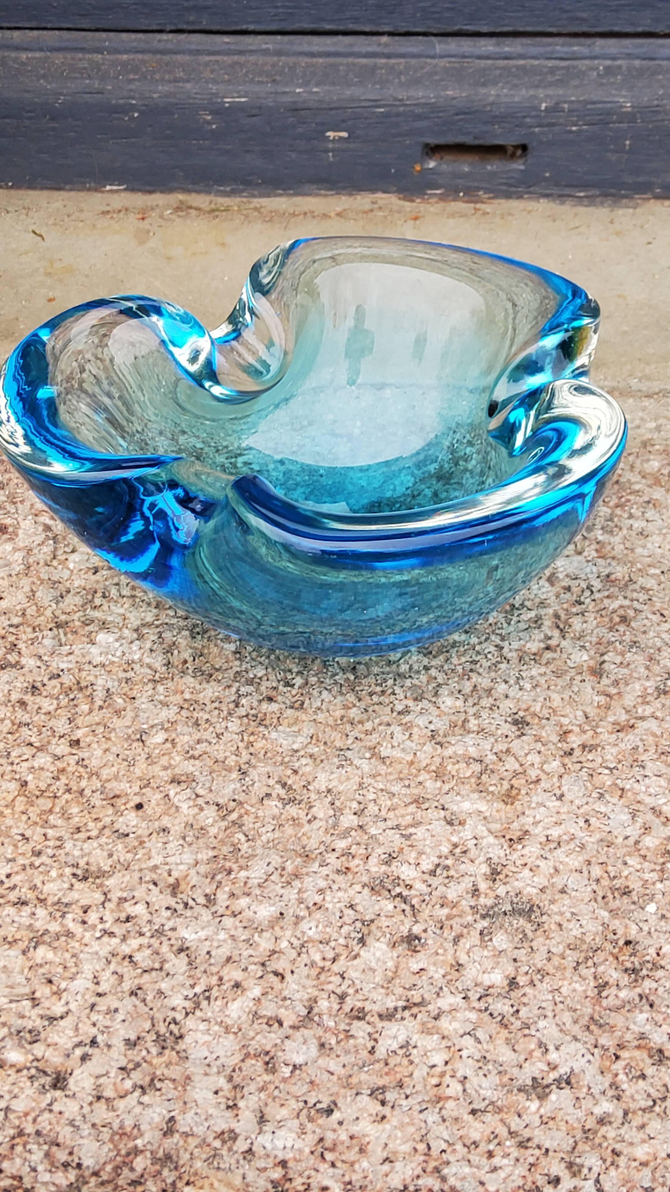 Cendrier en verre de murano de couleur bleue des années 50