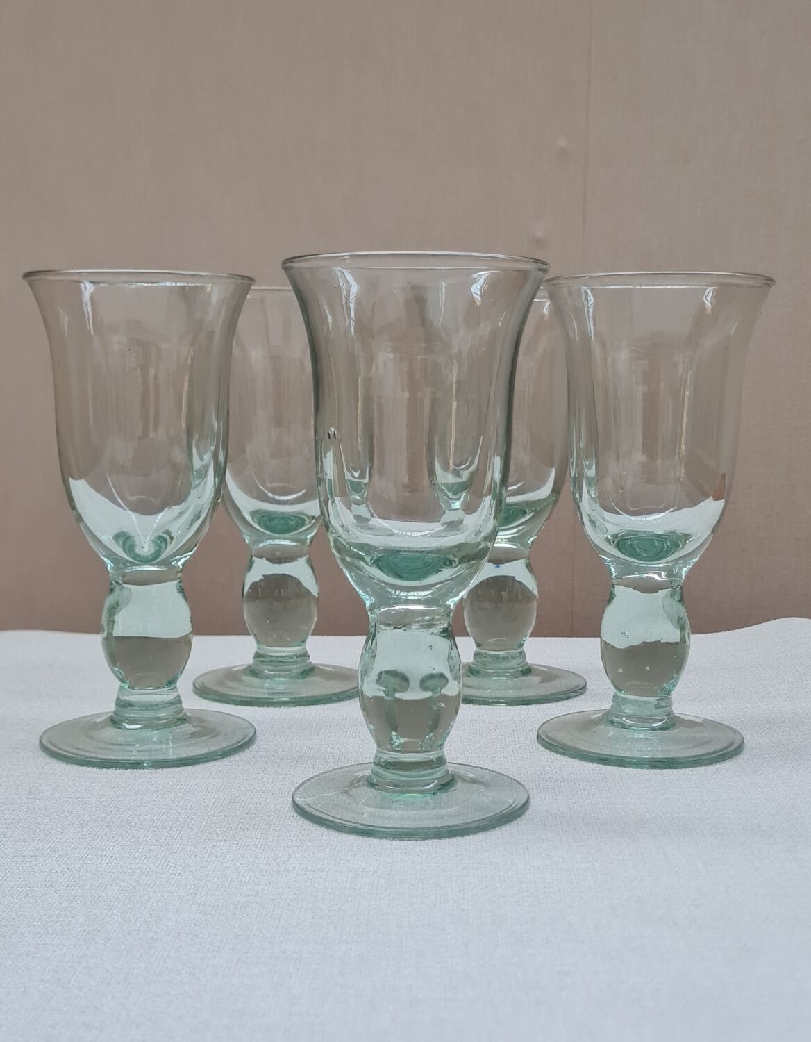 Service of 5 blown glass stemmed glasses