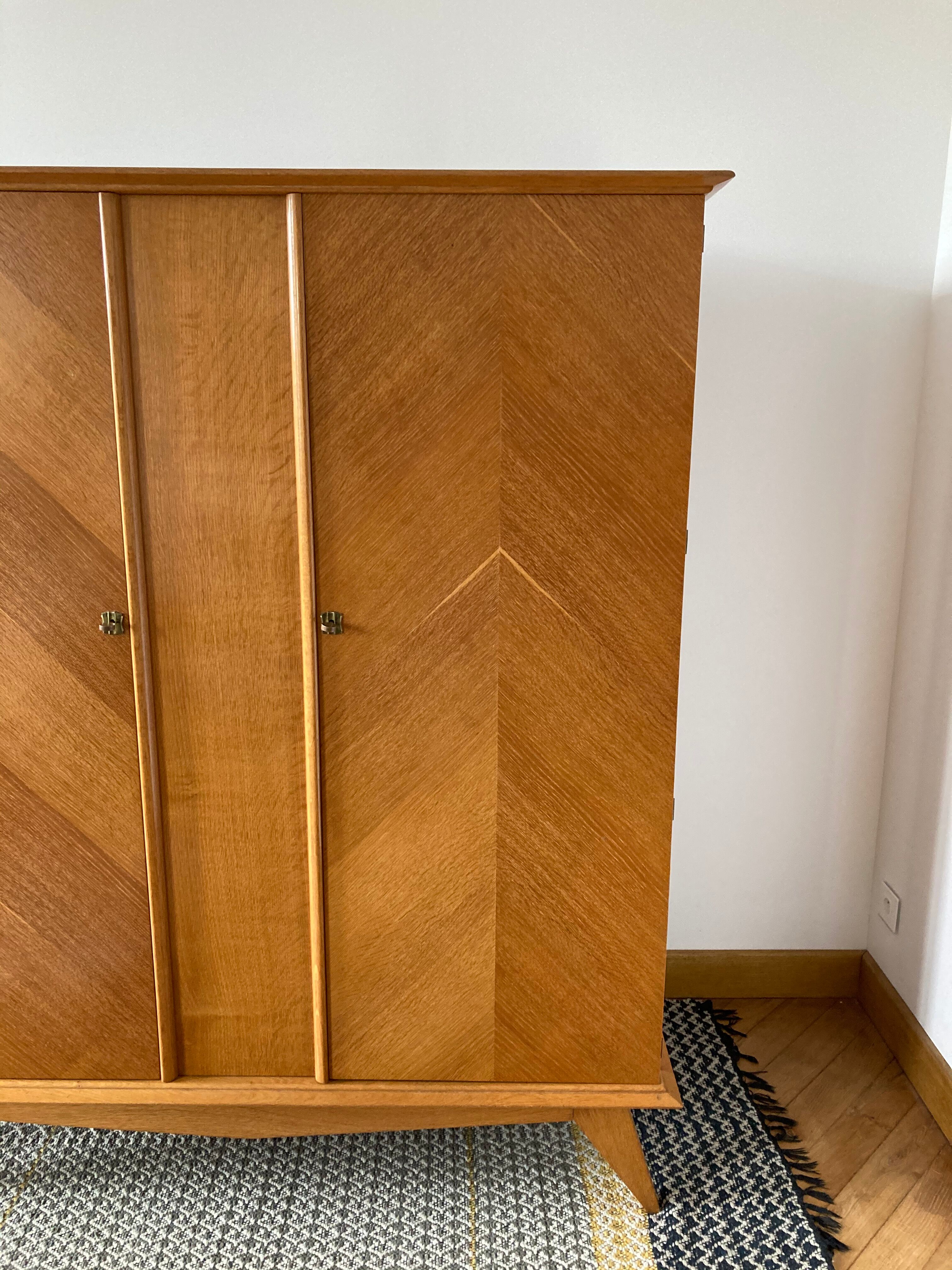 Compass foot cabinet