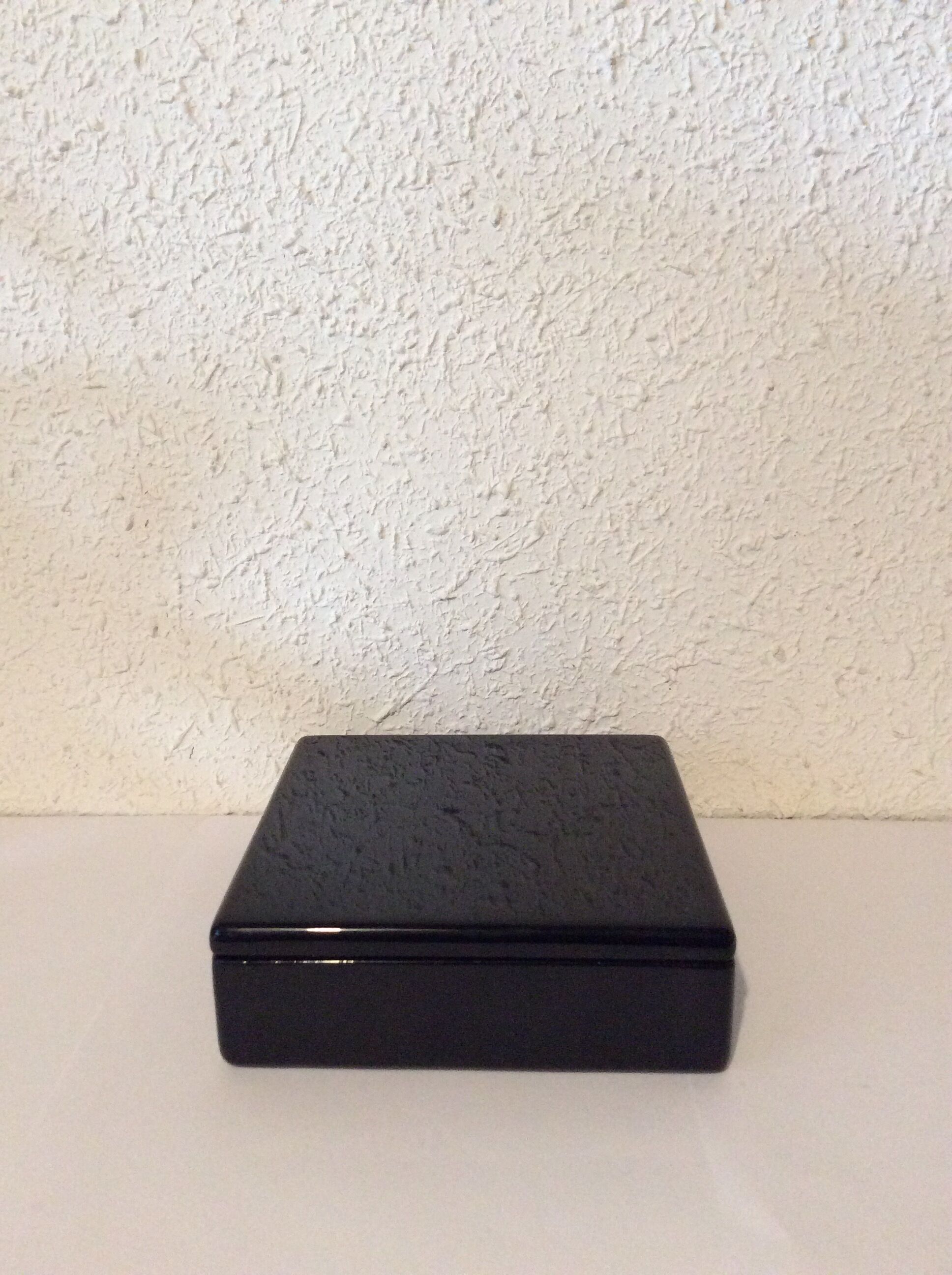 Vintage black lace-up box