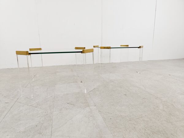 Tables basses ou d’appoint Lucite et laiton, années 1970