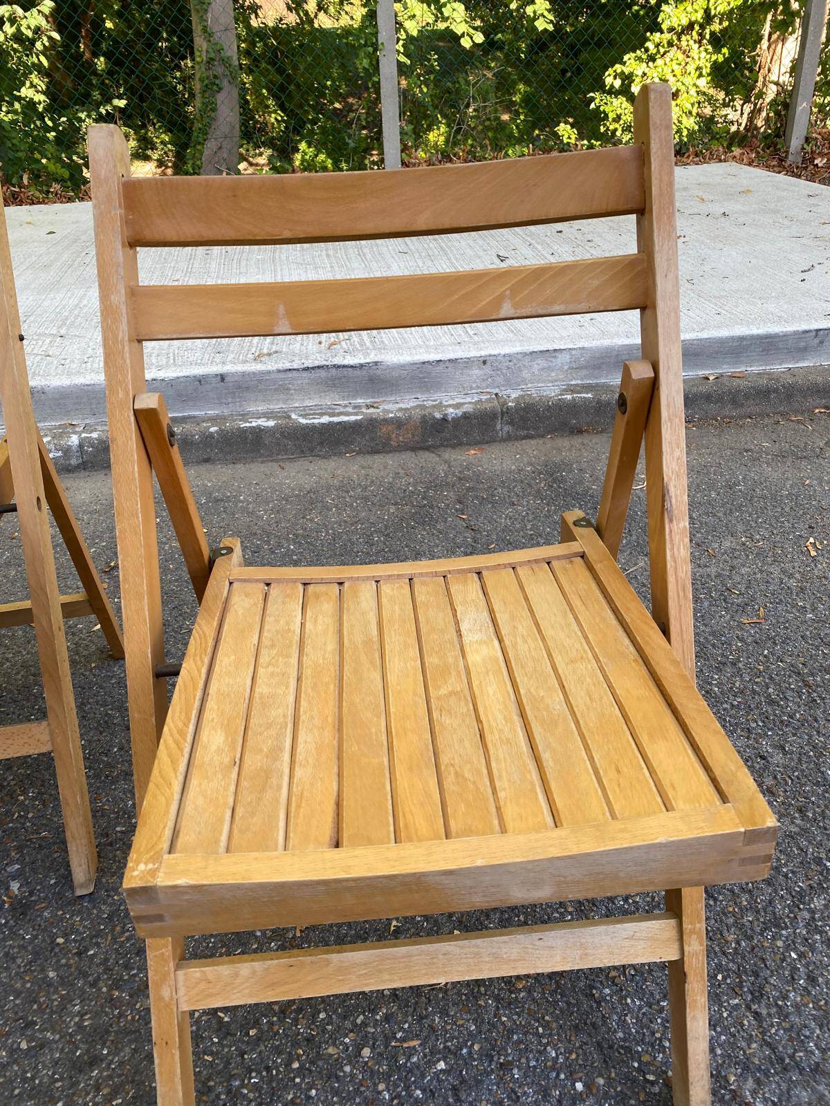 Set of 6 vintage folding chairs in solid wood, bistro/Scandinavian style.