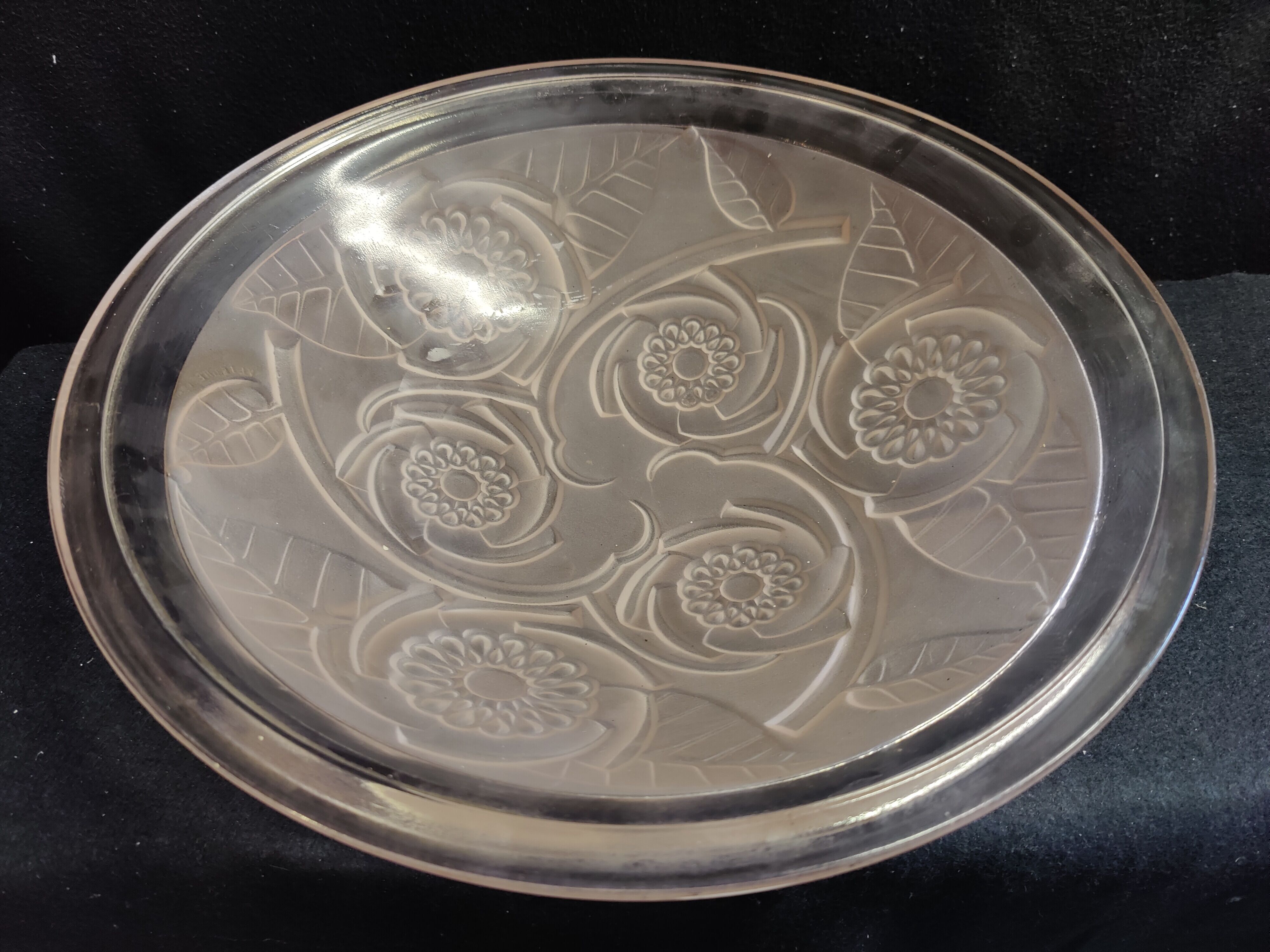 Ceiling basin signed Vlieghe in molded glass pressed pink floral pattern art-deco