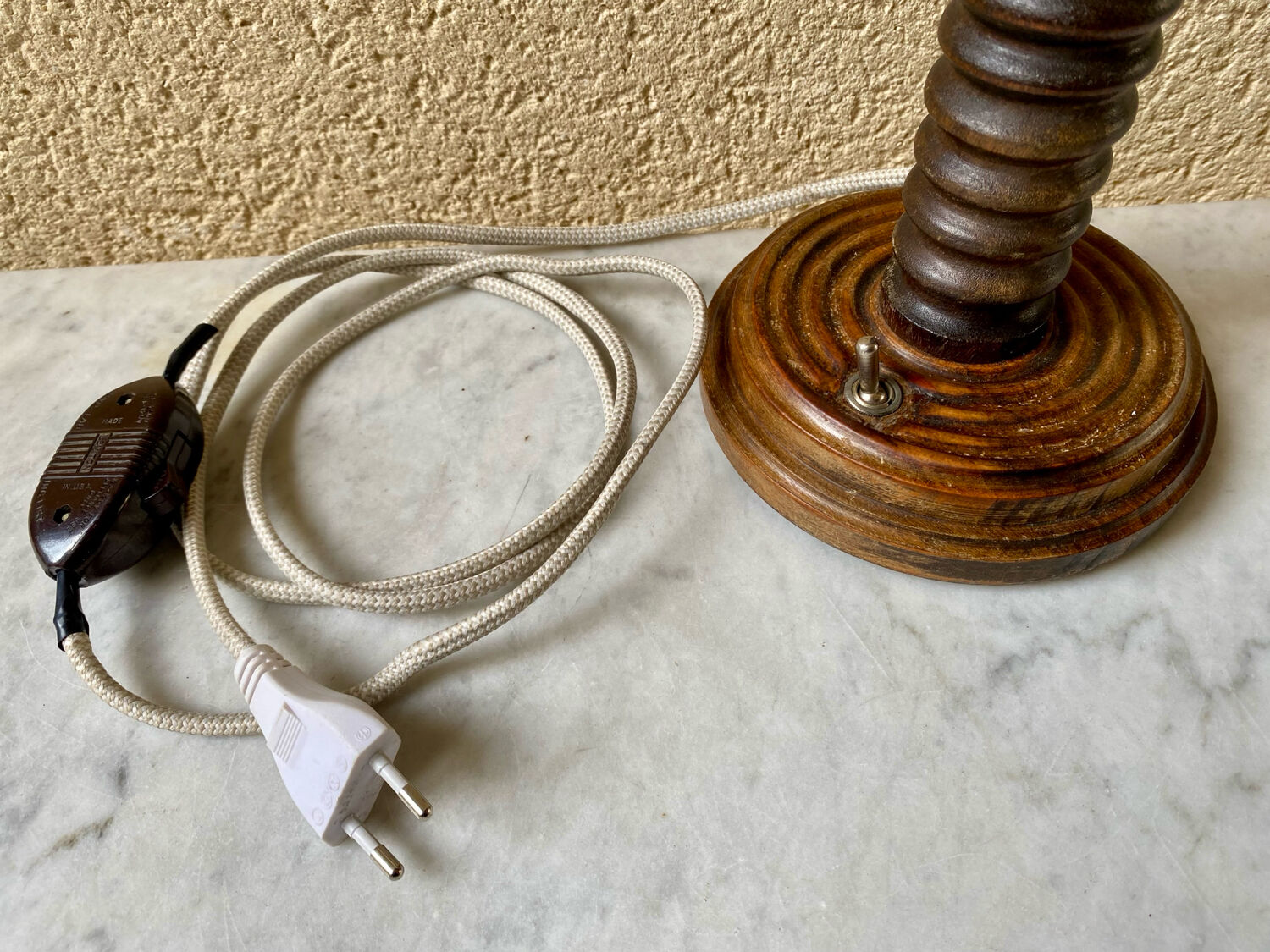 Vintage turned wooden lamp from the 1960s in the style of Charles Dudouyt.