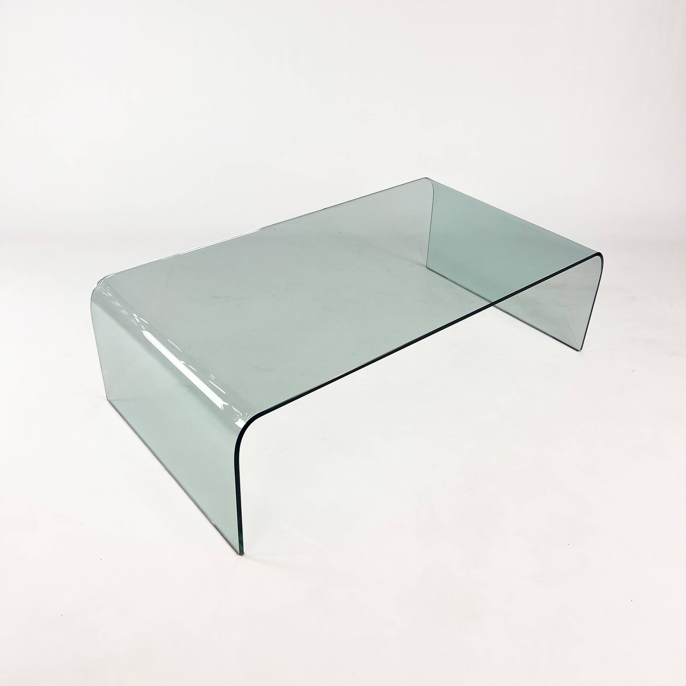 Table Basse Postmoderne en Verre Courbé, 1990s