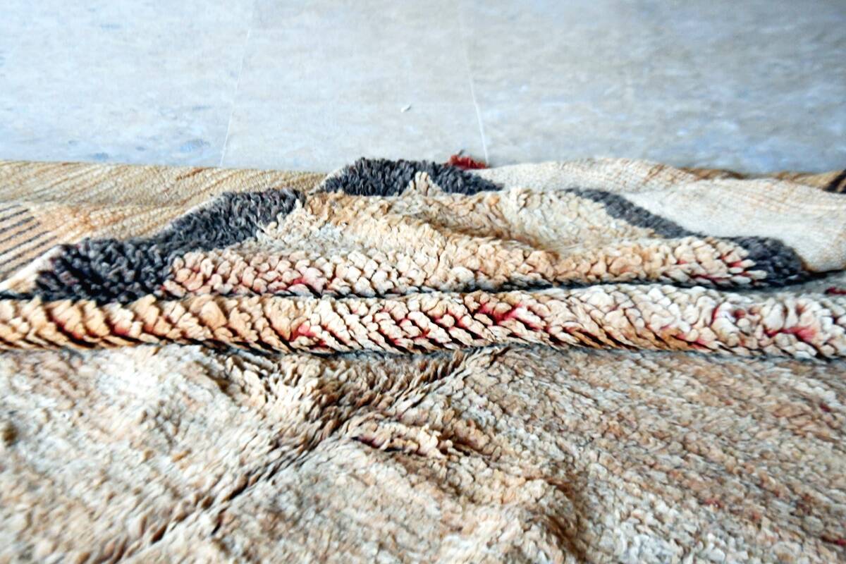 Moroccan Berber rug Boujaad vintage 376 x 185 cm Excellent condition