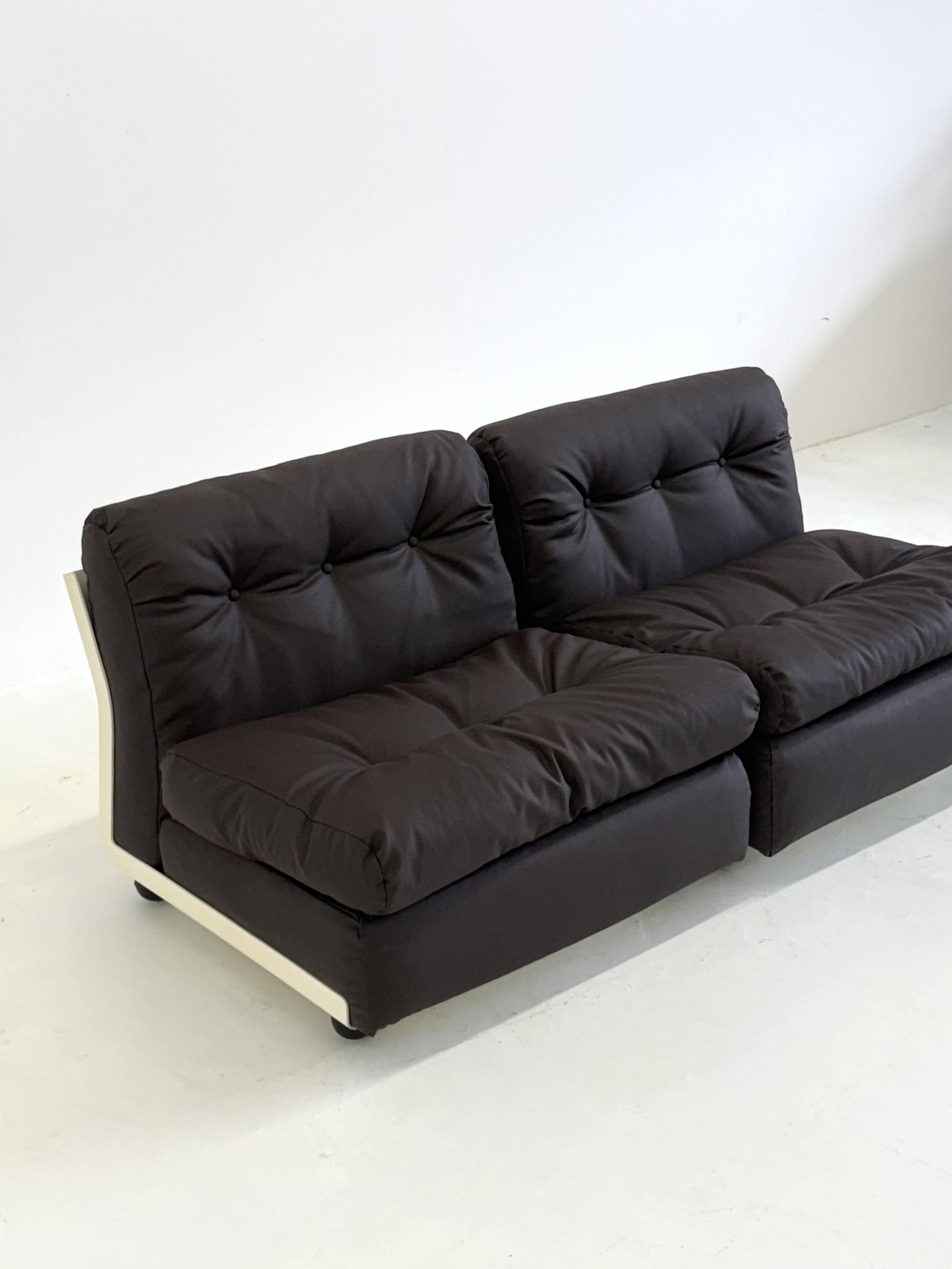 Complete Amanta set by Mario Bellini for C&B Italia with original tables