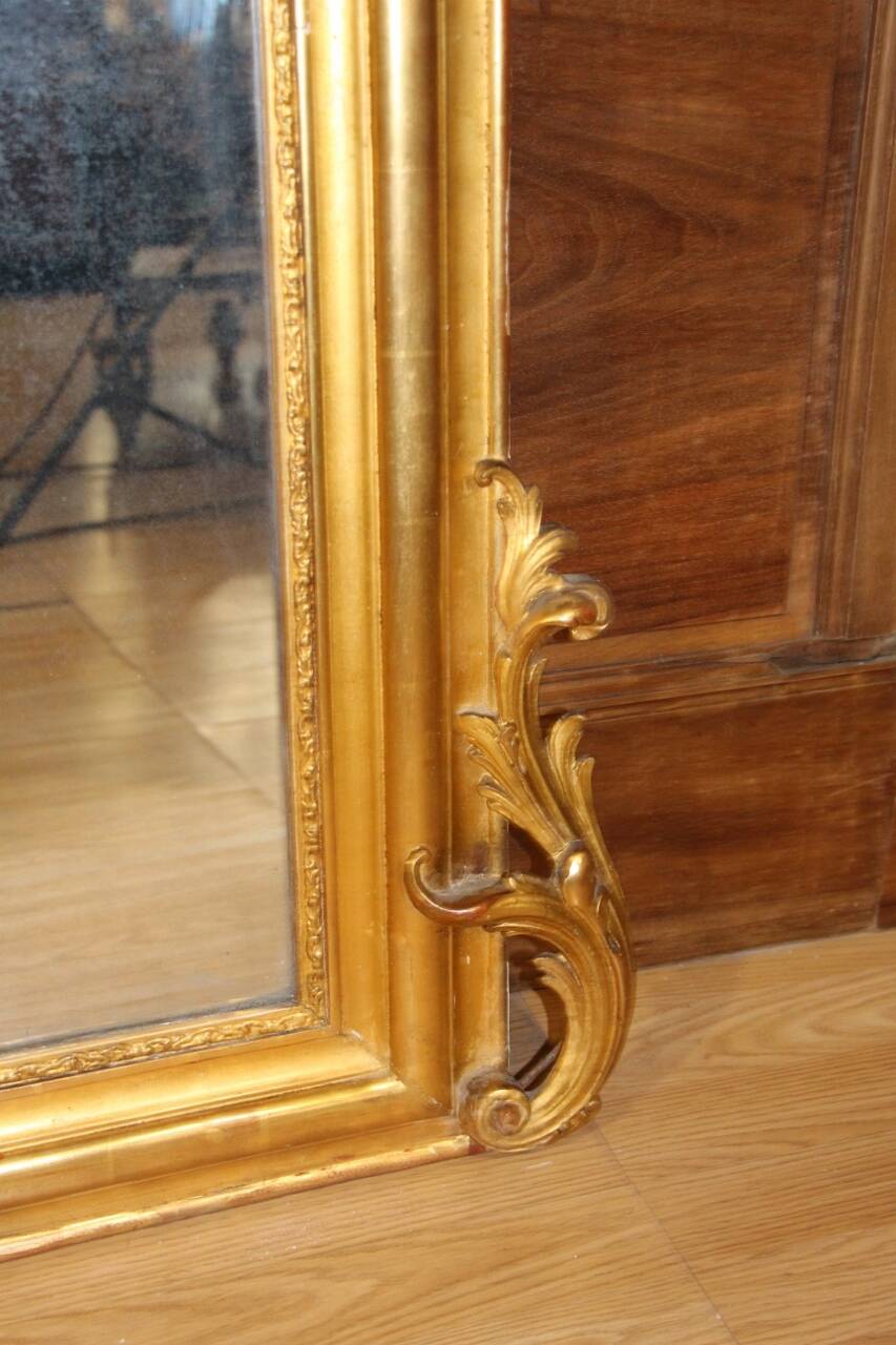 Louis Philippe mirror decorated with Putti