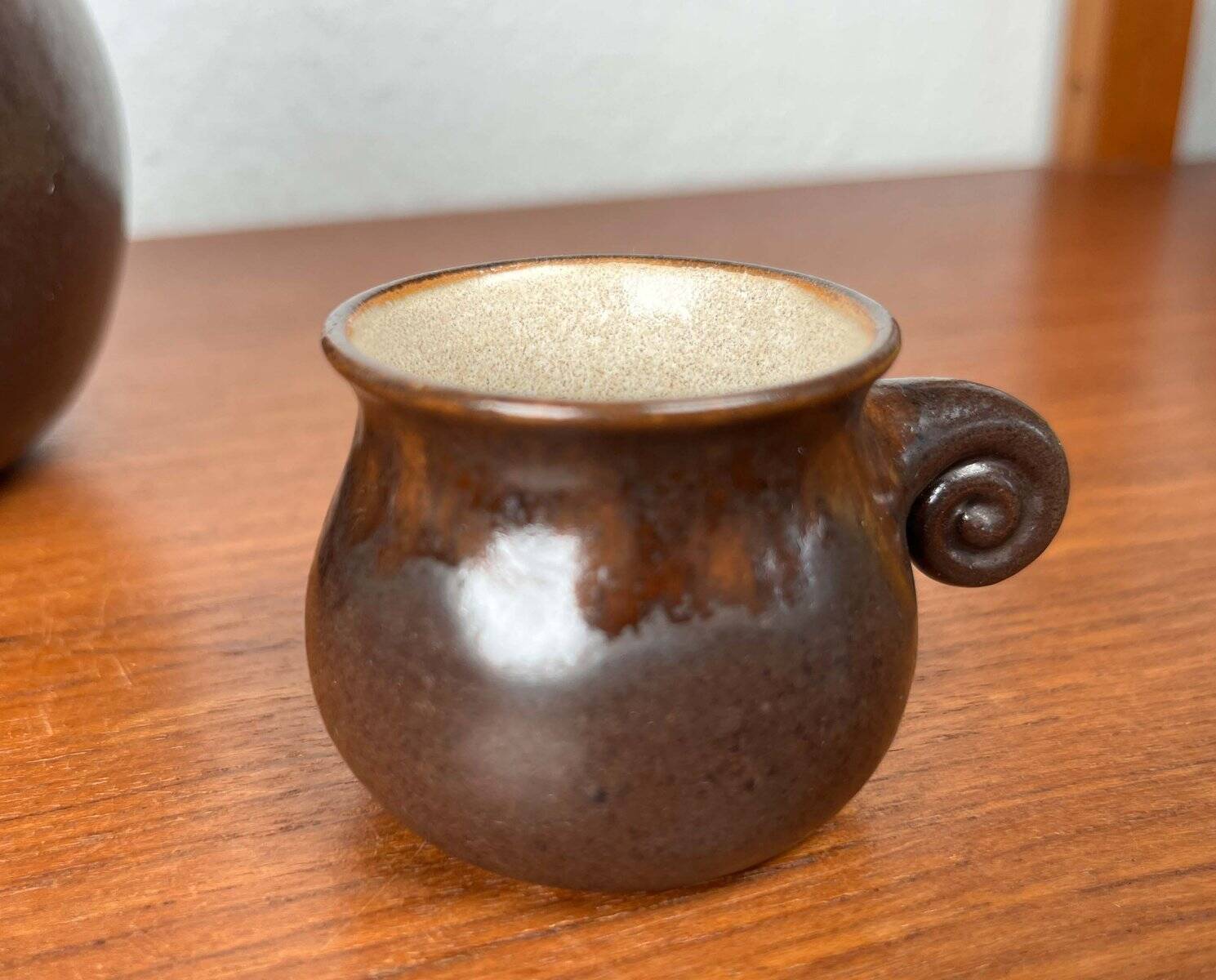 Mid-Century Modern German Studio Pottery Jug with Mugs by Melitta Teubner, 1960s, Set of 4