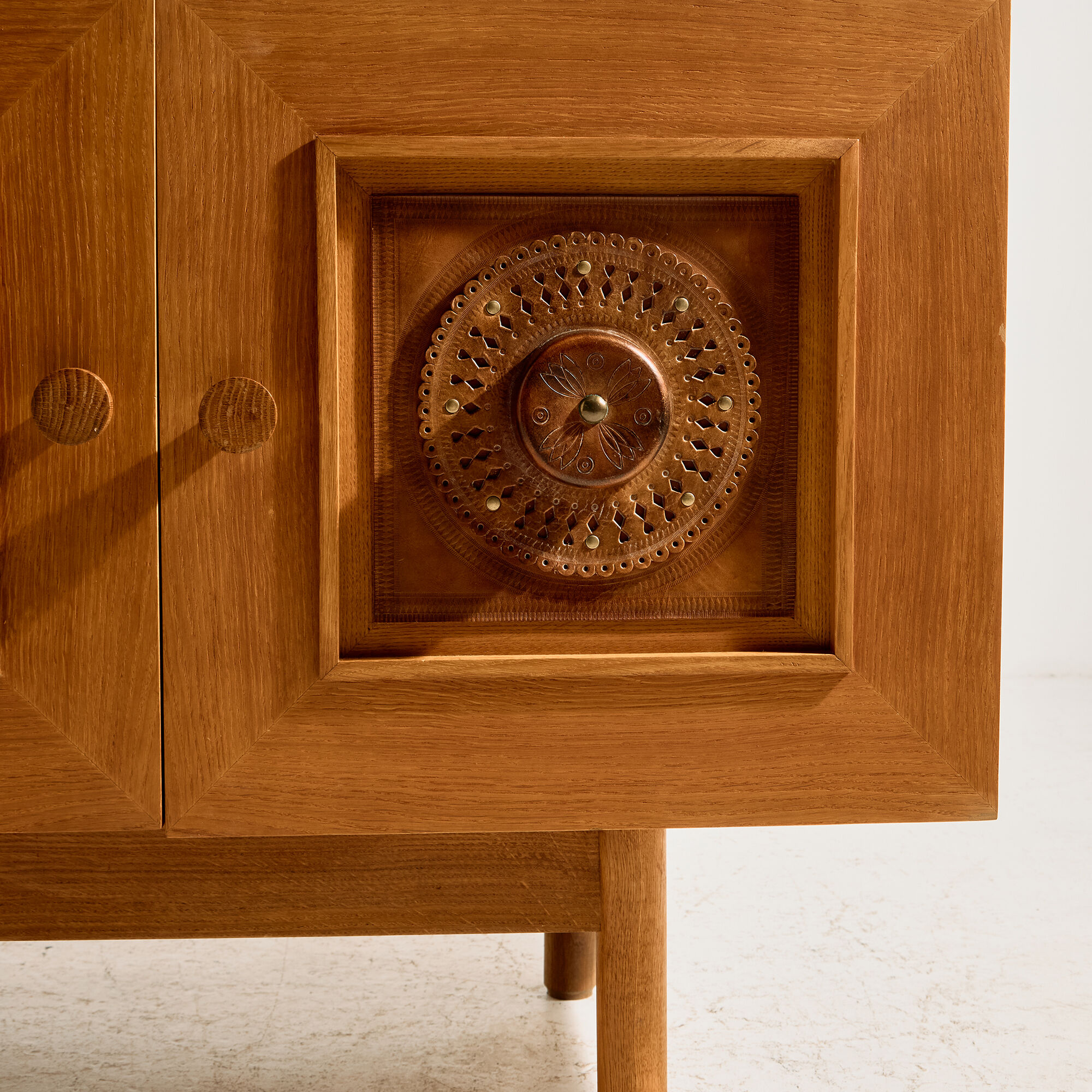 Enfilade Mózer by the Hungarian Applied Arts Society
