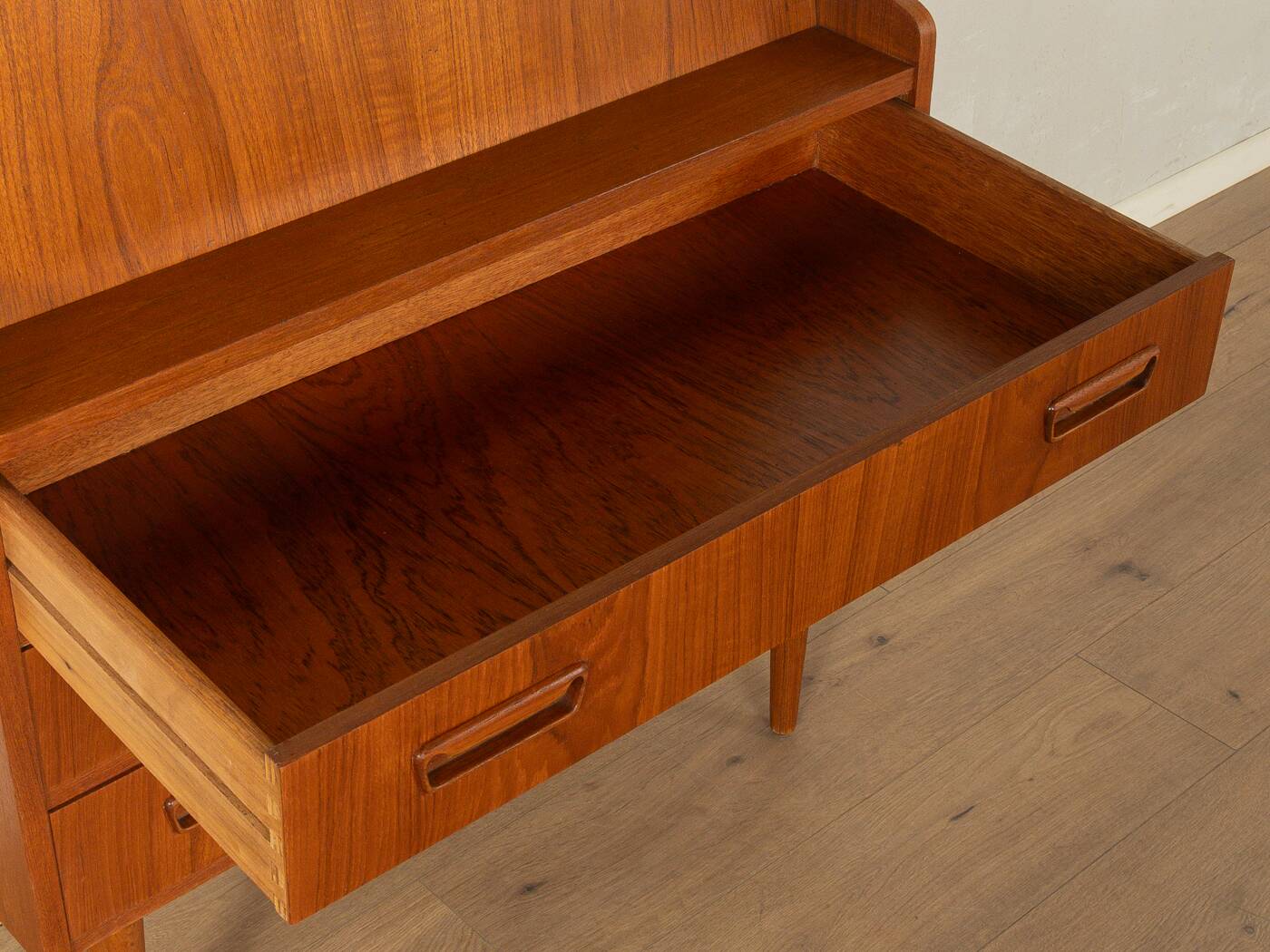 Bureau des années 1960, Gunnar Nielsen Tibergaard
