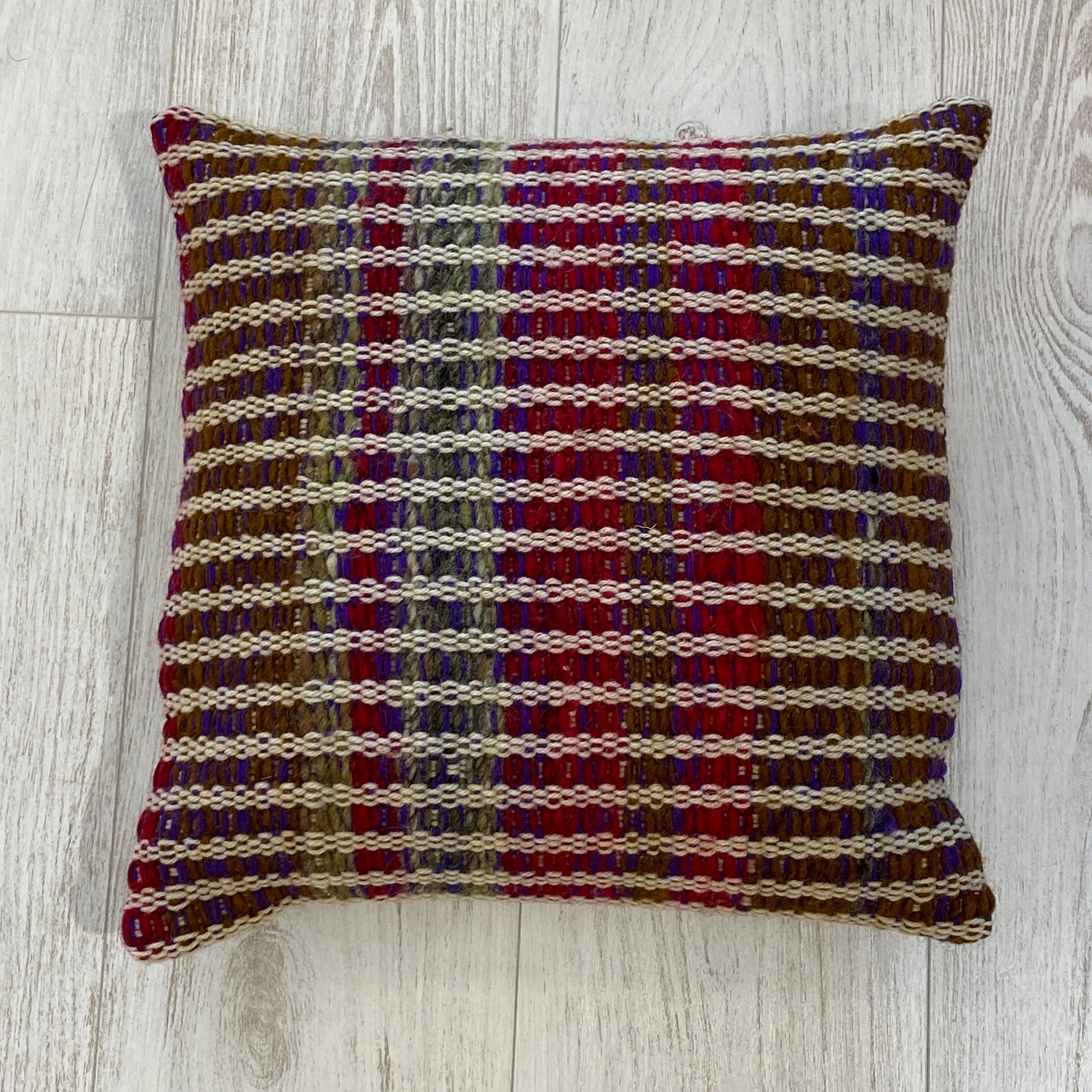 Pair of cushions in wool weave