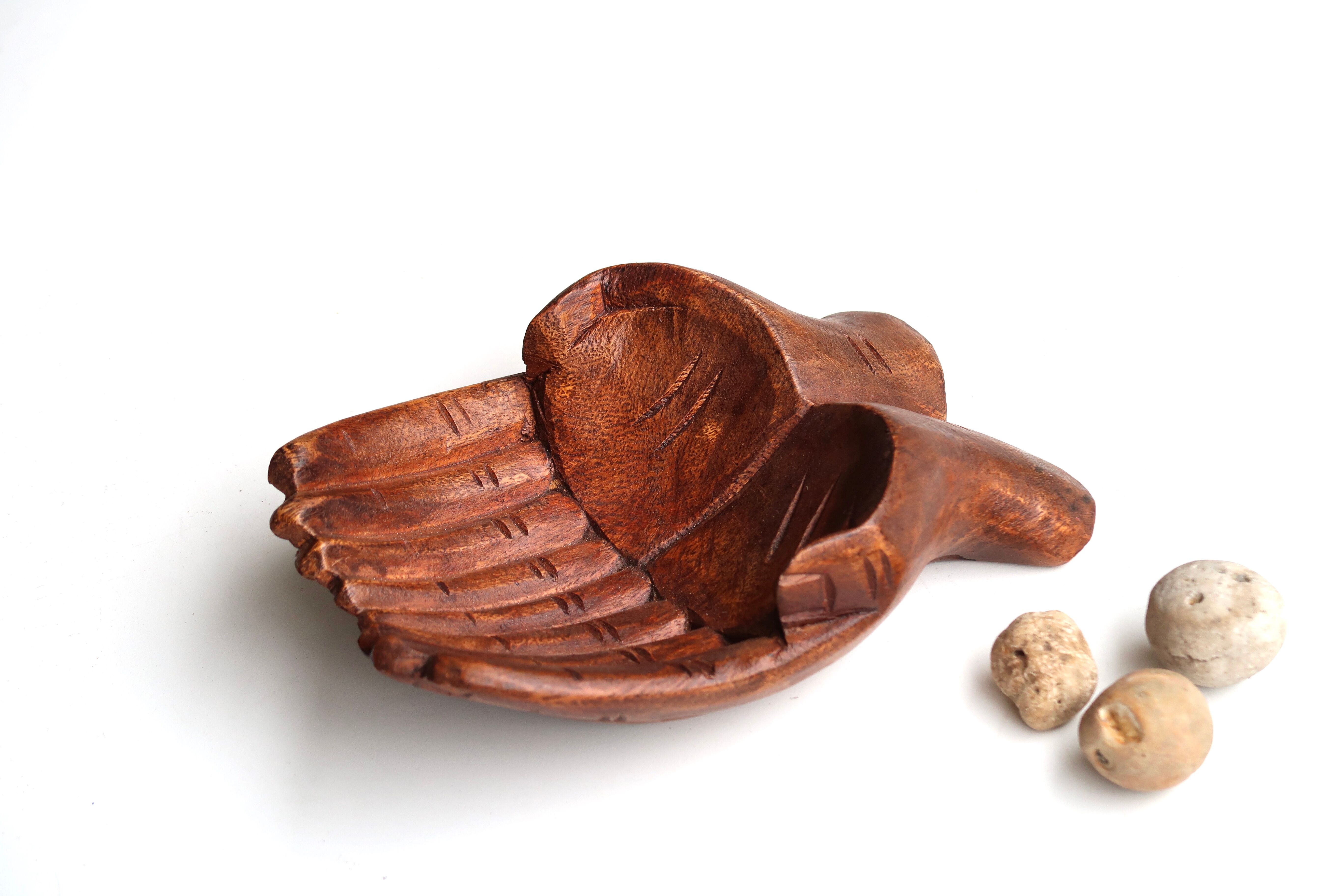 Empty pocket, hands joined in carved wood, 70s