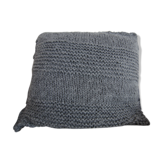 Coussin gris au tricot