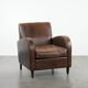 Fauteuil en cuir de mouton élégant et stylé avec un design épuré.