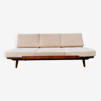 Canapé daybed en noyer et tissu bouclé par jitona sobeslav, vintage tchèque 1960s