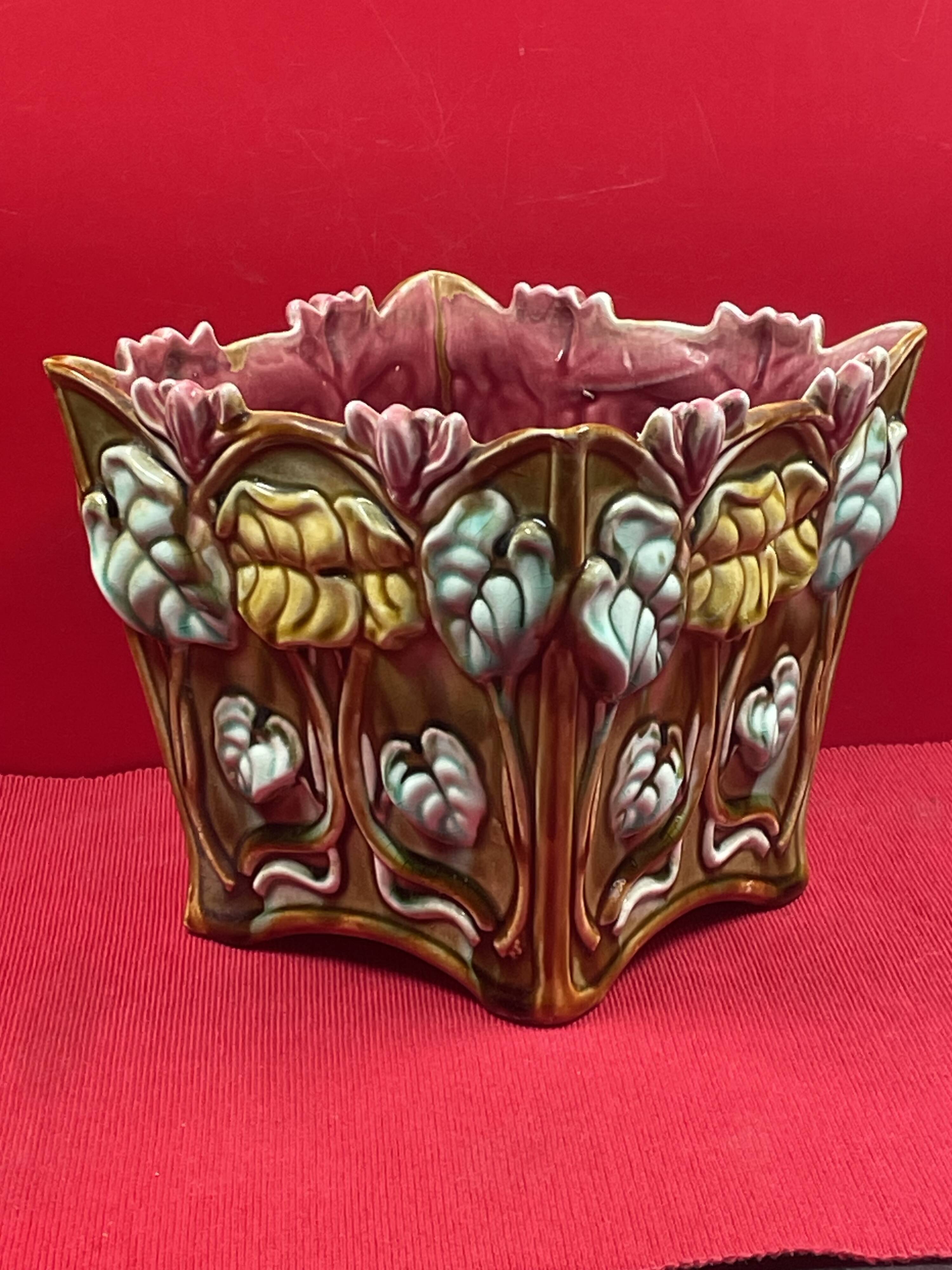 Barbotine flower pot with cyclamen floral decoration - Onnaing - Height 16 cm