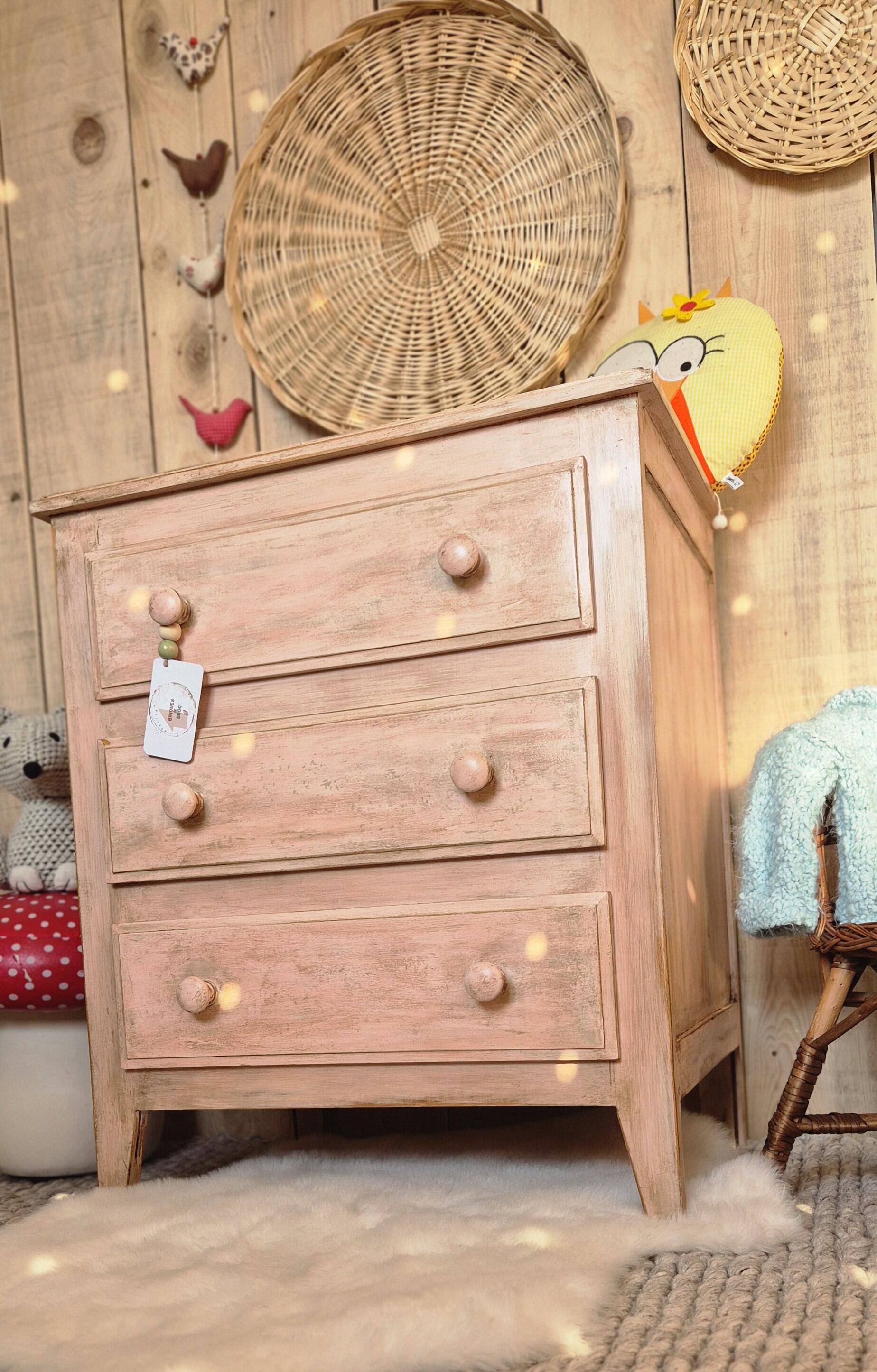 Small Parisian-style chest of drawers patinated in pink.