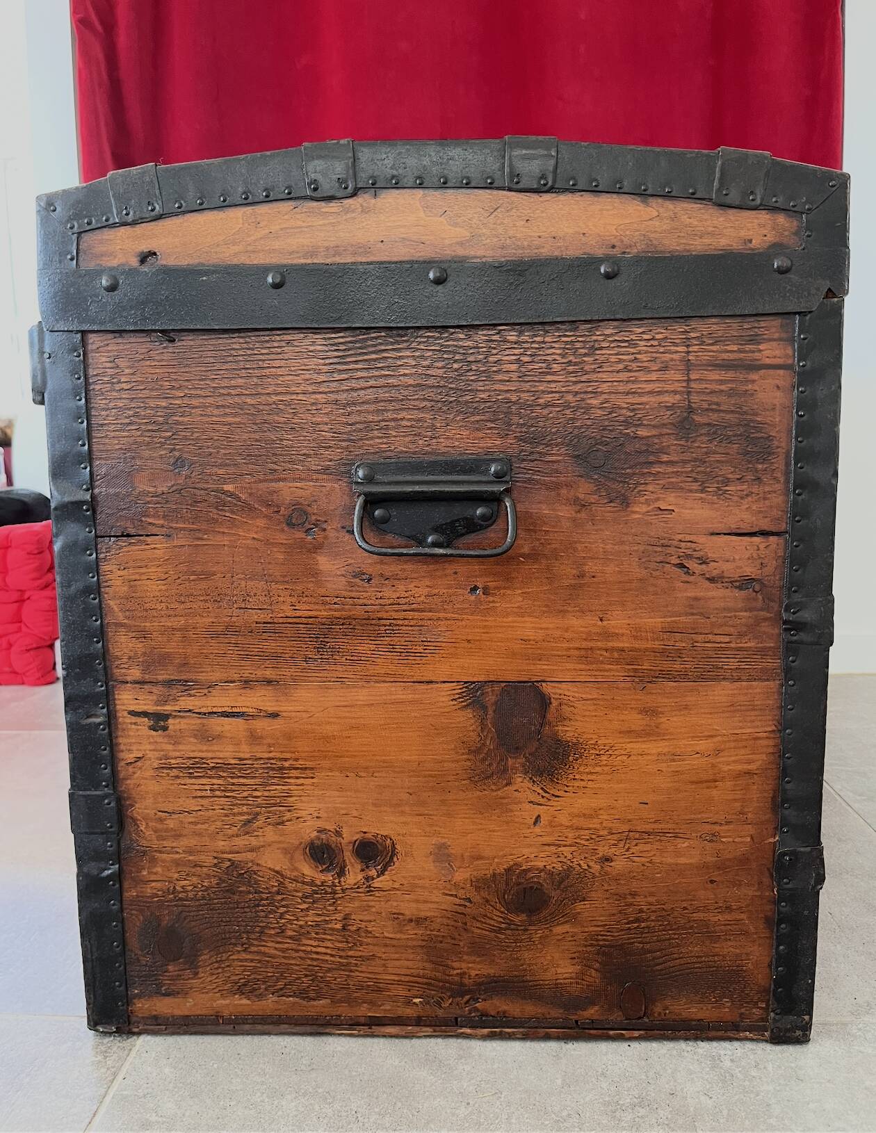 Curved wooden transport trunk from the late 19th to early 20th century.