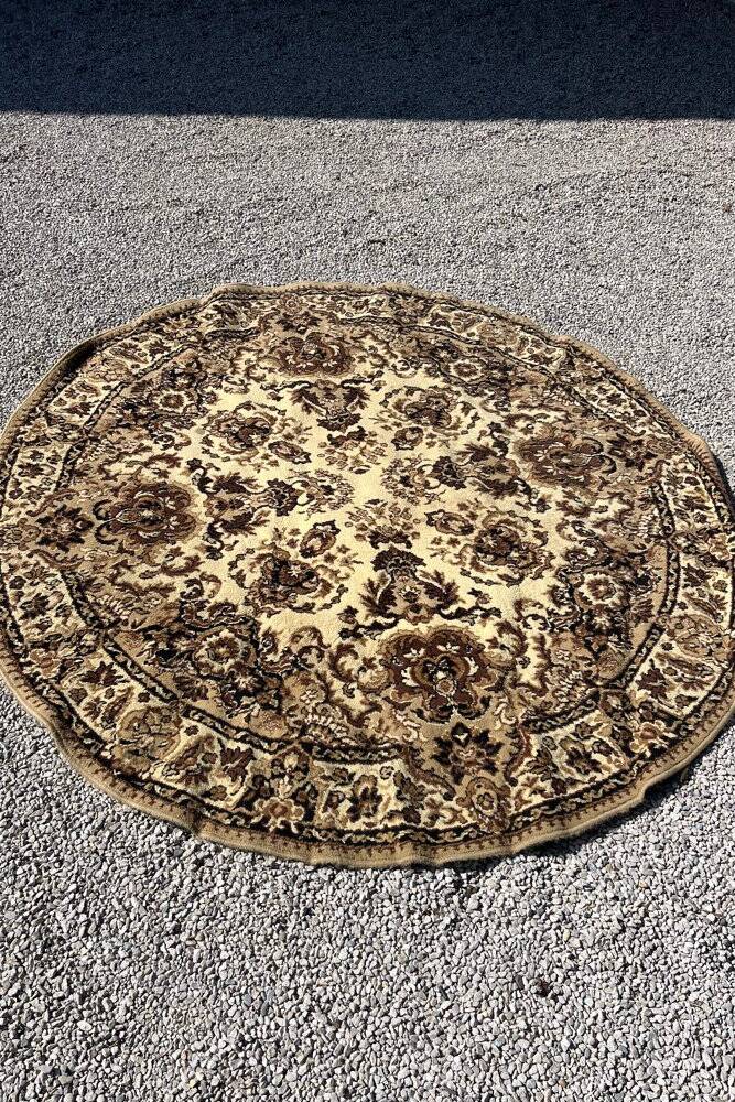 Circular oriental rug