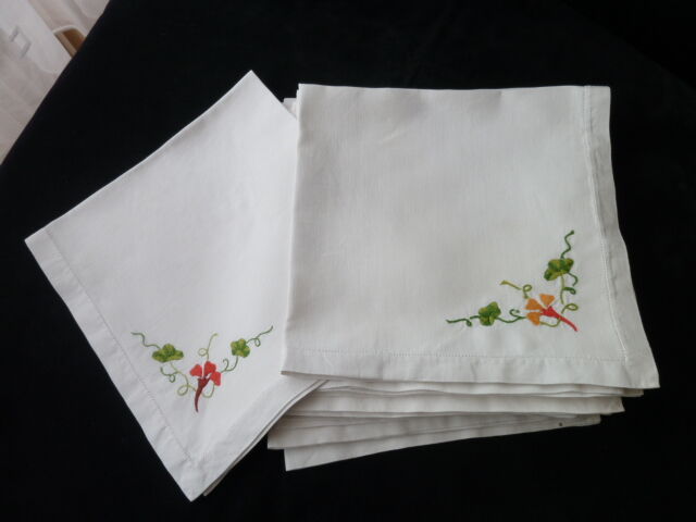 Set of 6 napkins in white linen embroidery in an angle