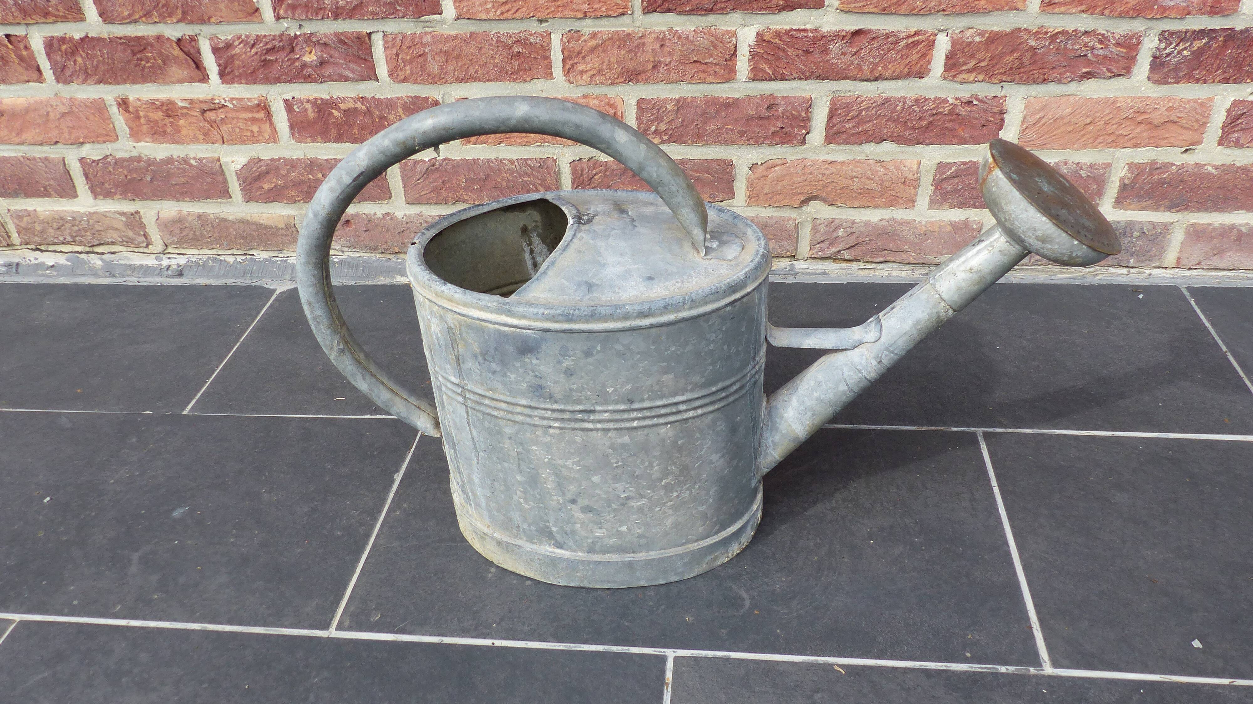 Zinc watering can