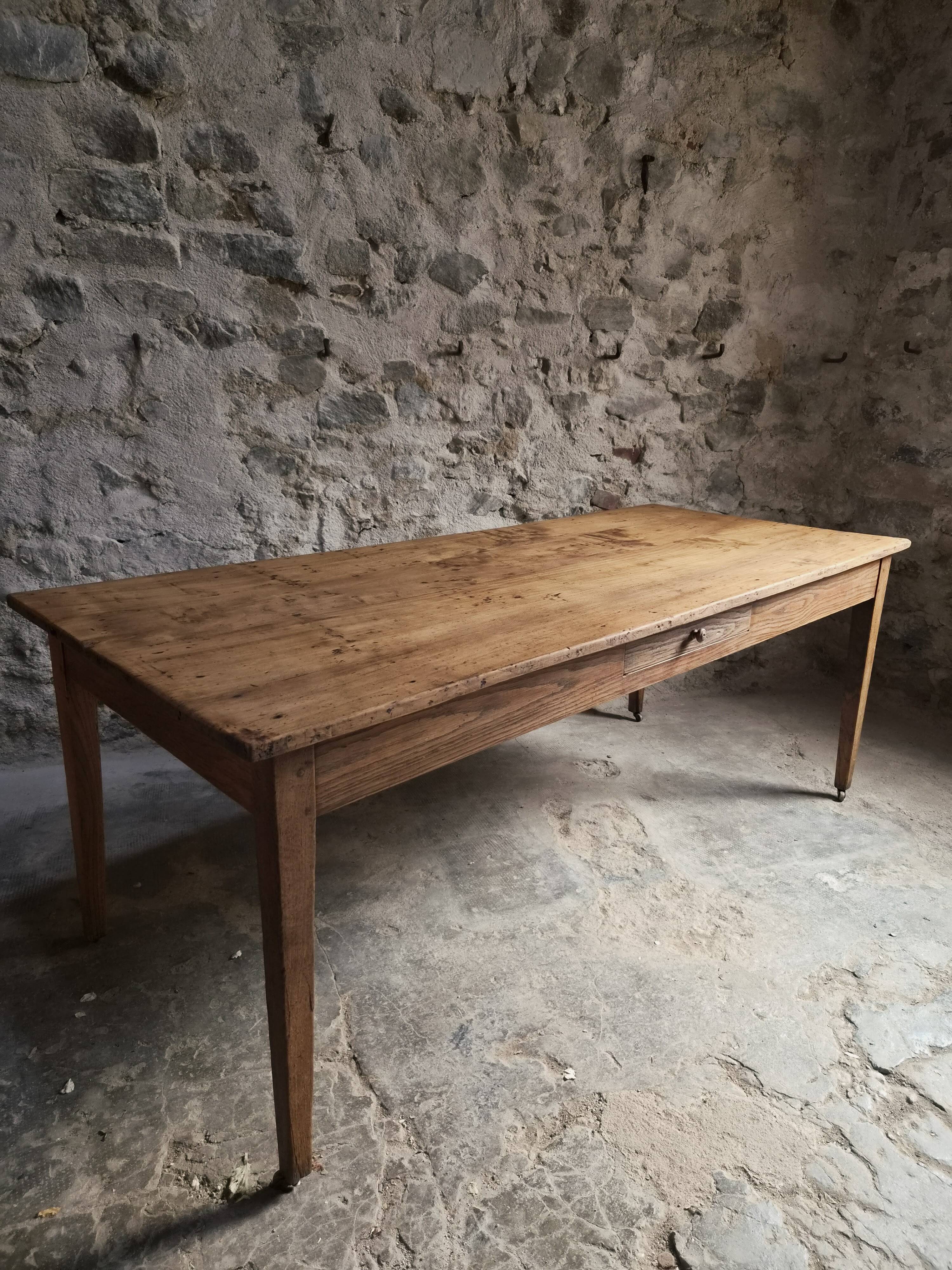 Antique French farmhouse dining table in oak and poplar, 1850–1900