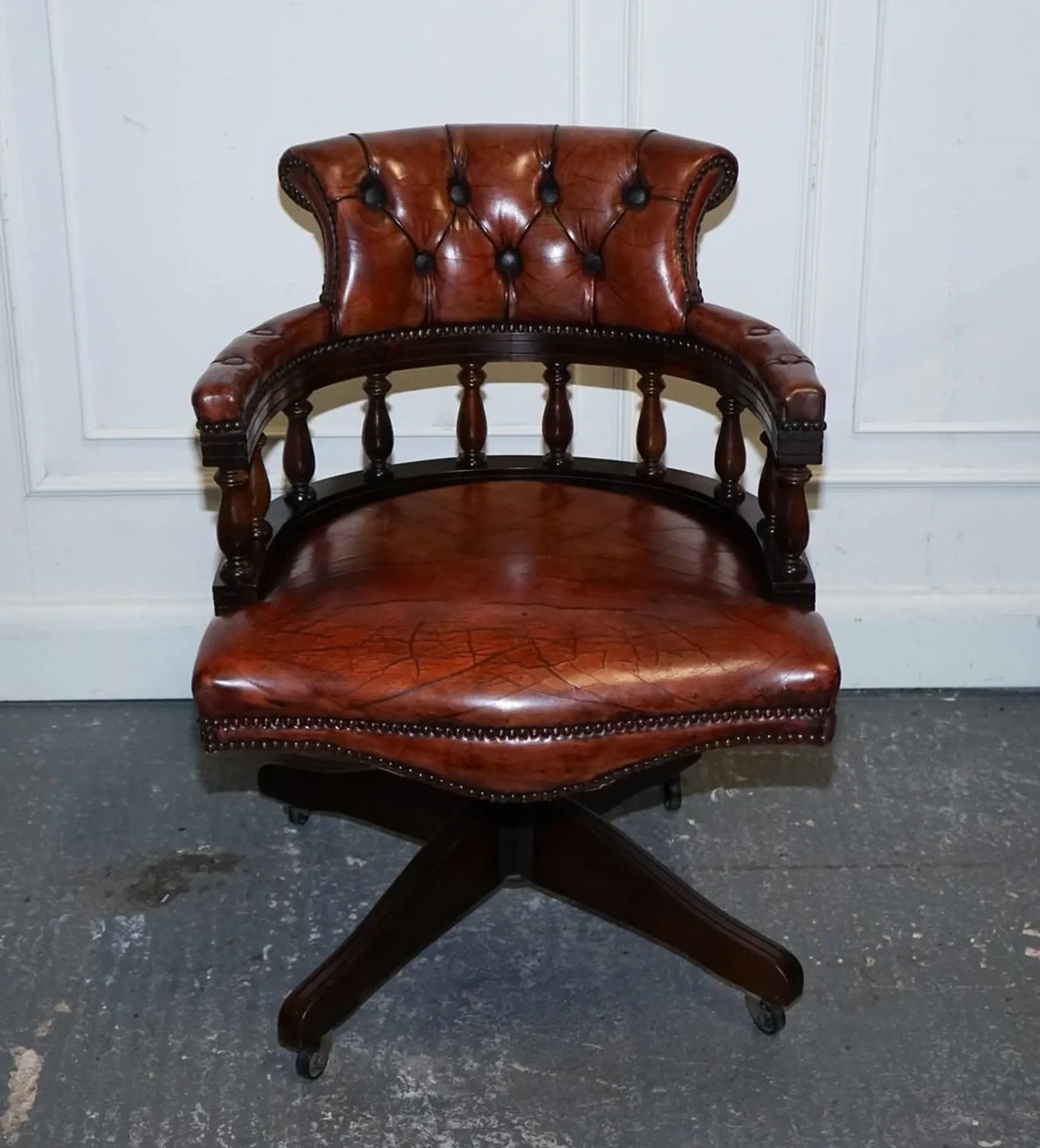 Chesterfield Captains Swivel Chair in Hand-Dyed Brown Leather