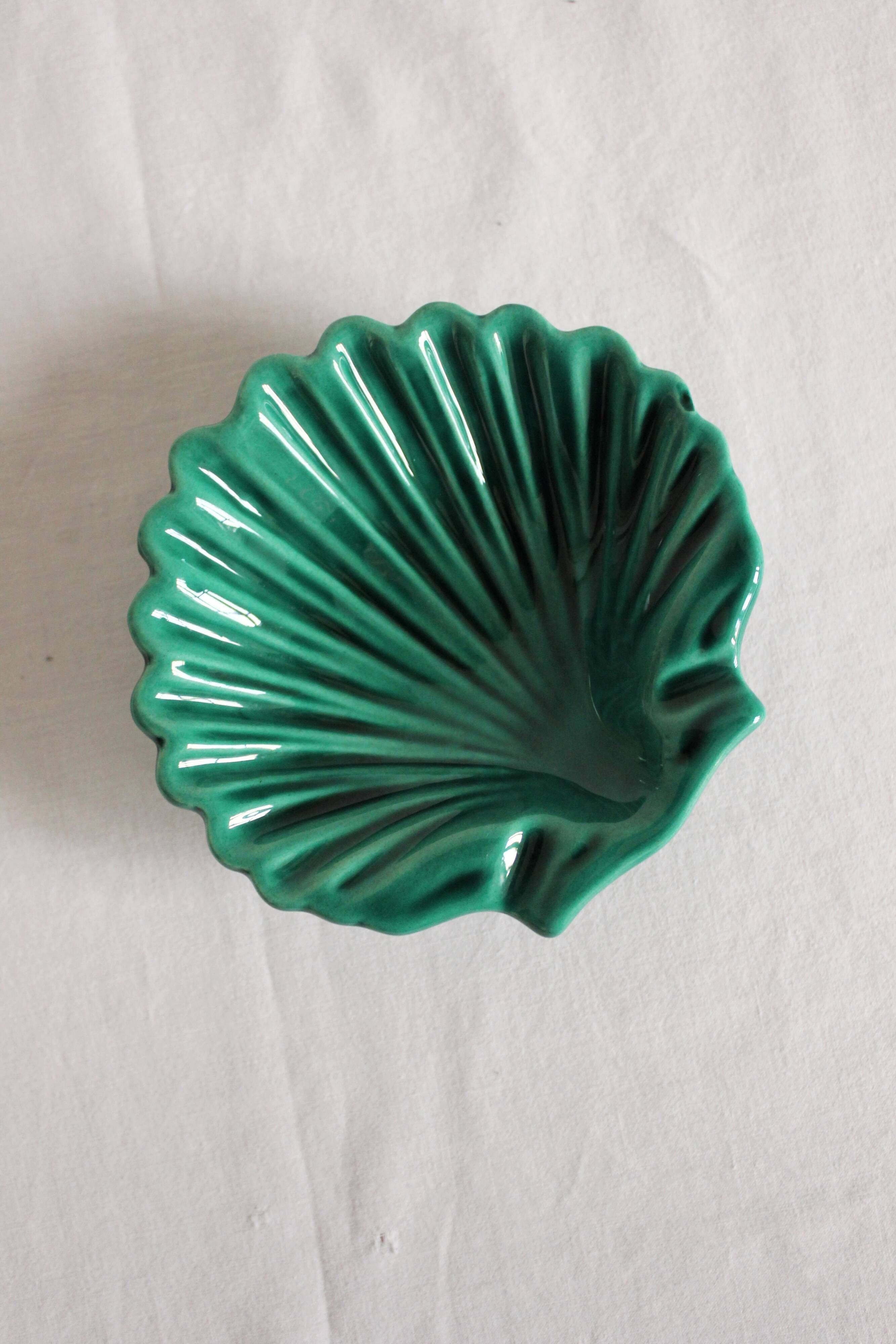 Vintage slurry shell ashtray