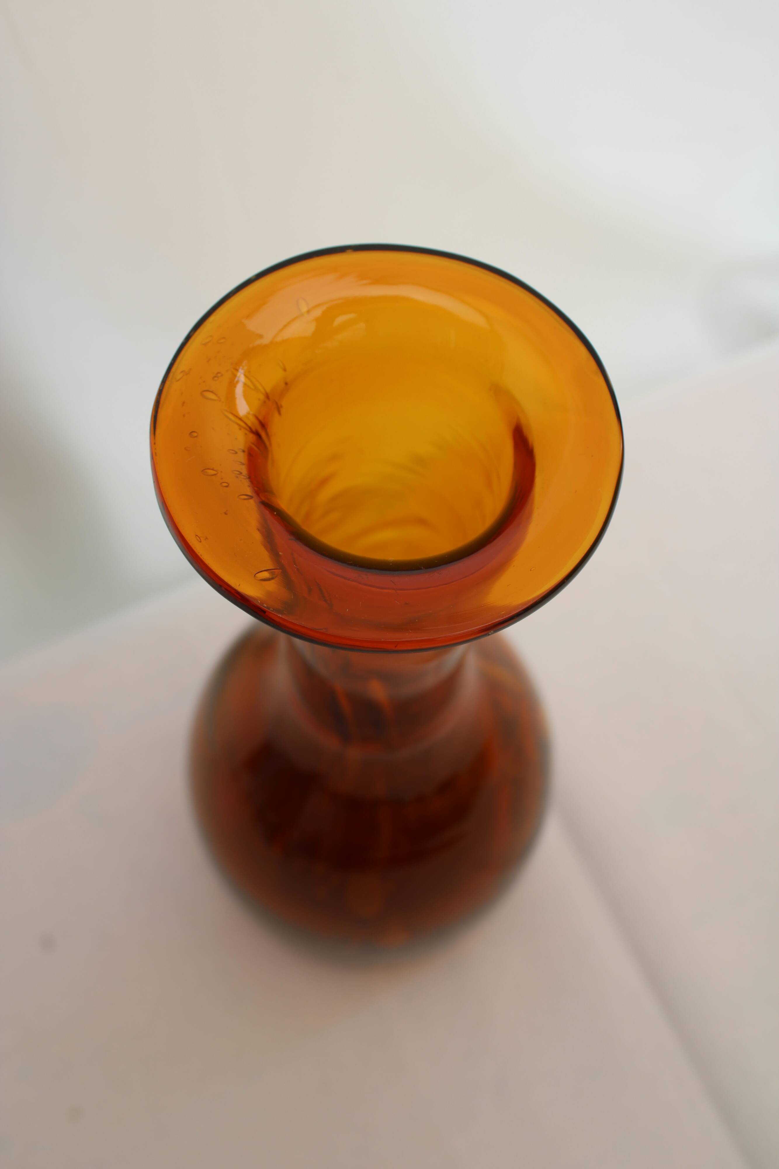 Bubbled amber carafe