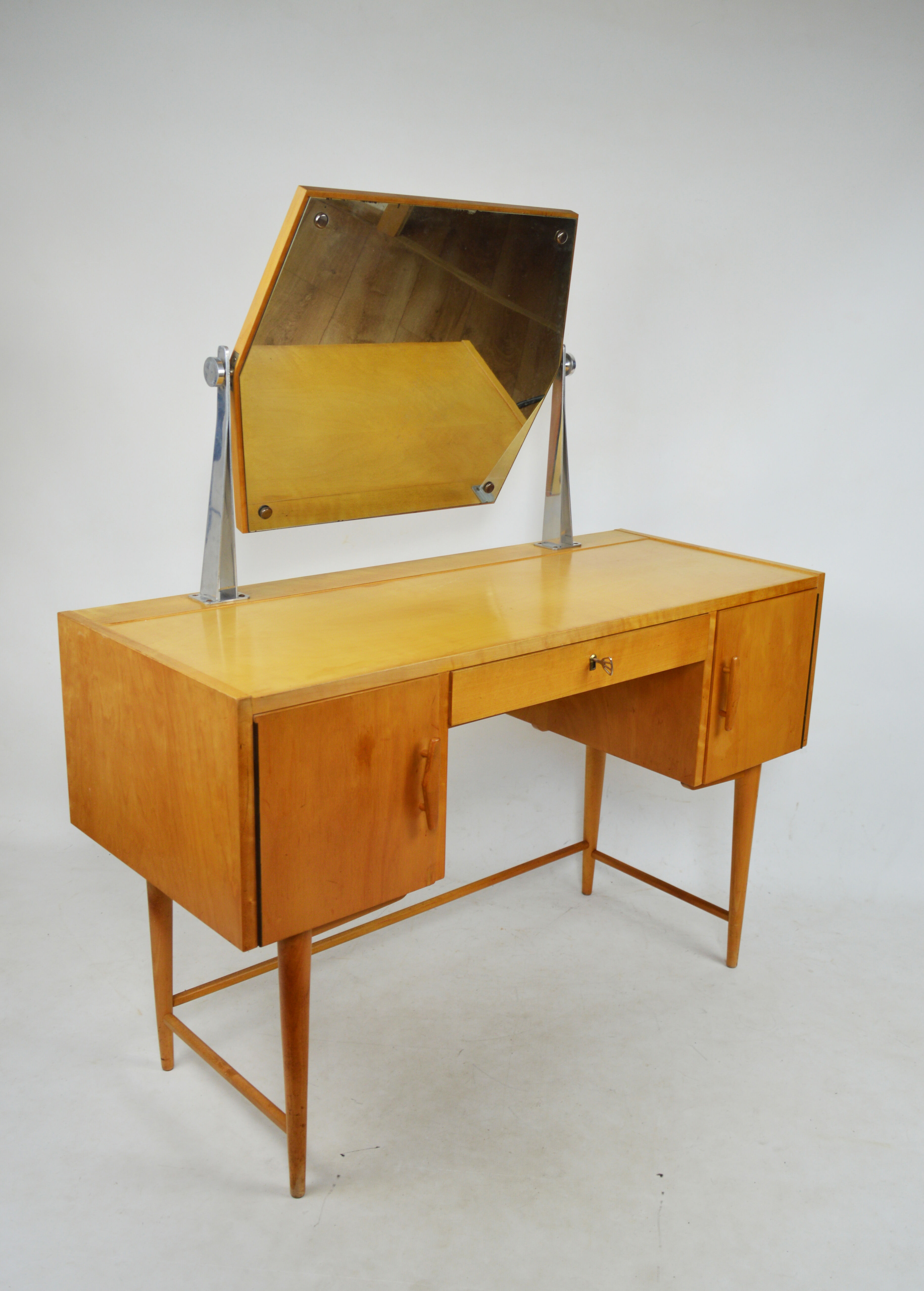 1970s dressing table