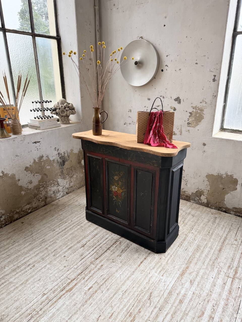 Floral 1920s trading counter