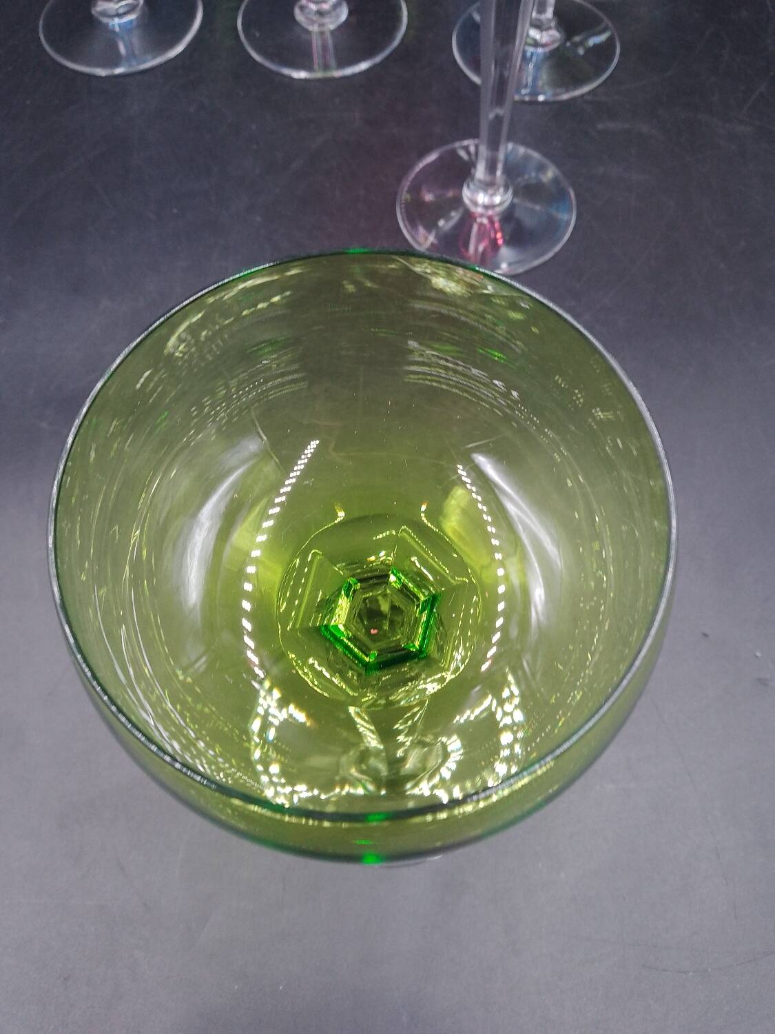 Set of 8 Roemer wine glasses in colored crystal Val Saint Lambert Mod "Saumur"