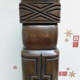 Lampe tiki totem sculptée à la main