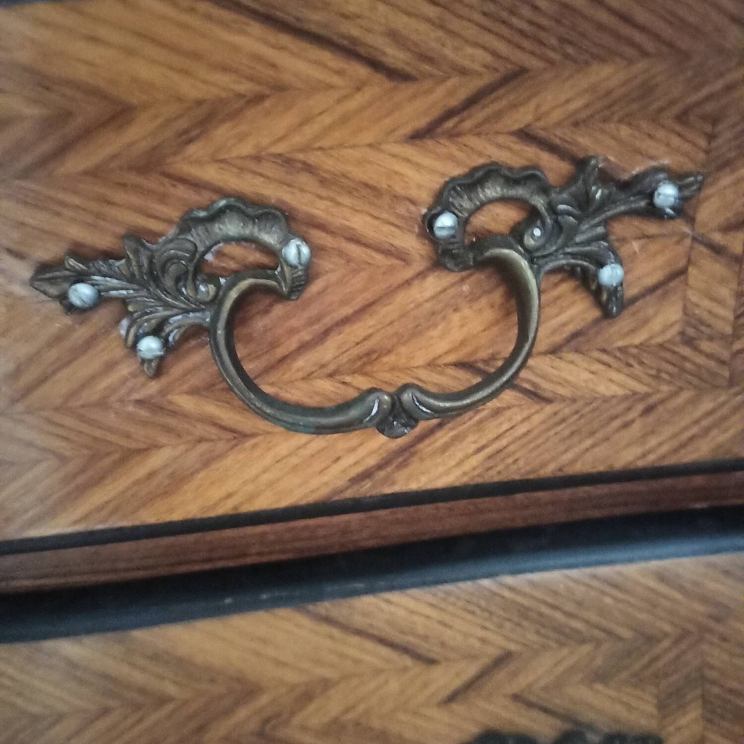 Commode ancienne en marqueterie, style Louis XV/XVI