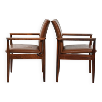 Pair of “Diplomat” armchairs by Finn Juhl