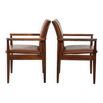 Pair of “Diplomat” armchairs by Finn Juhl