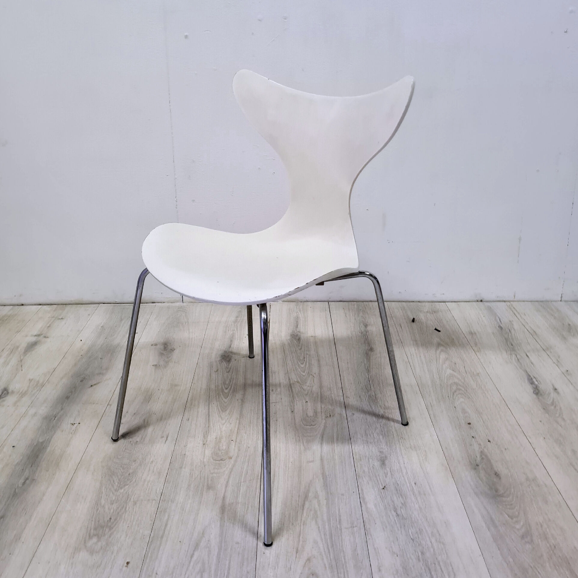 Model 3108 "Lily" or "seagull" chair by Arne Jacobsen for Fritz Hansen, Denmark 1976