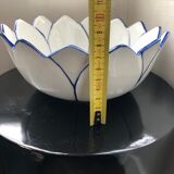 Flower-shaped bowl