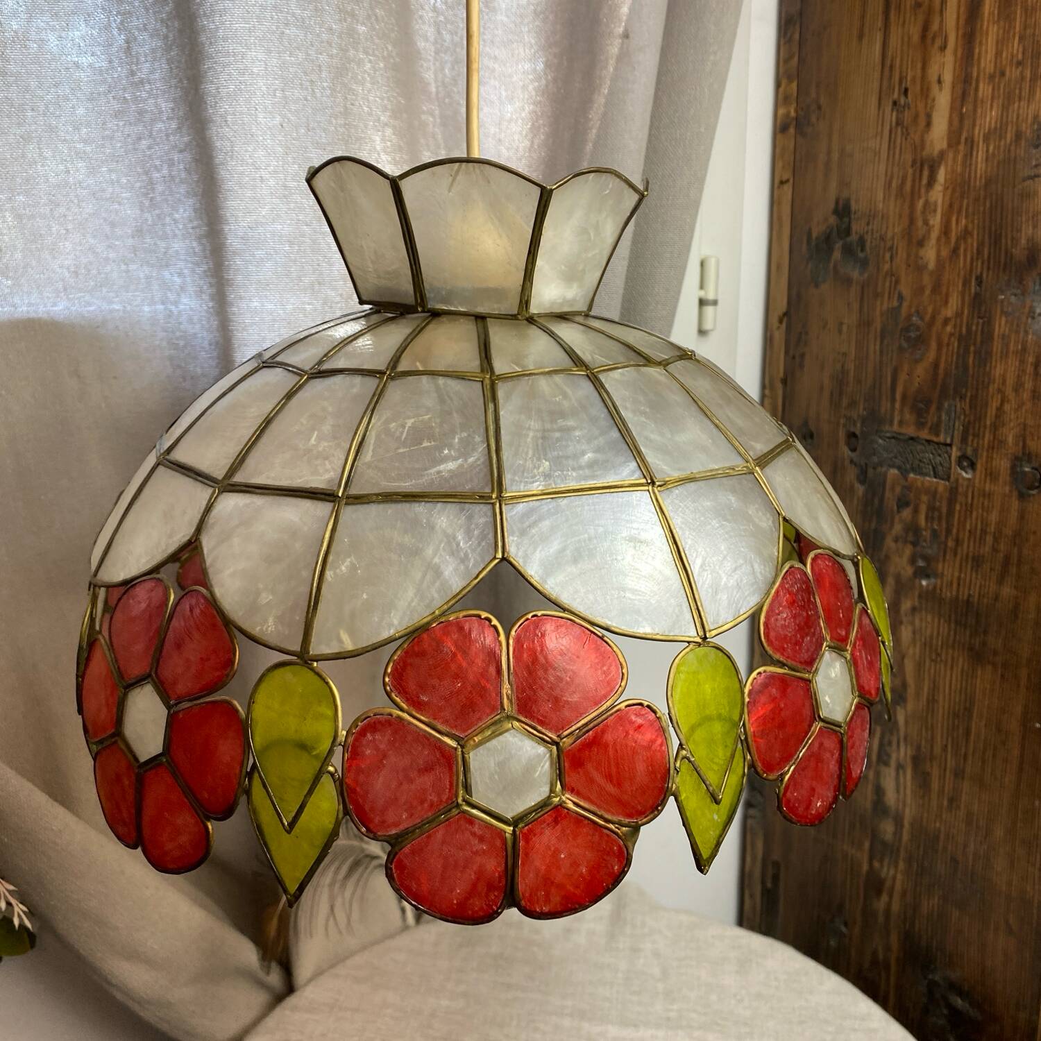 Vintage pendant light in mother-of-pearl and brass