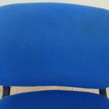2 stackable chairs of black and blue fabrics