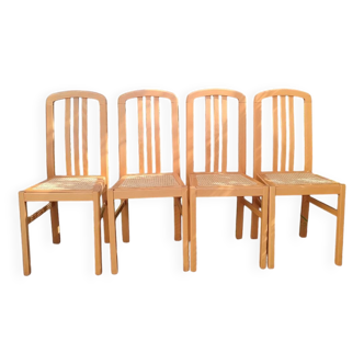 Chaises en bois et cannage