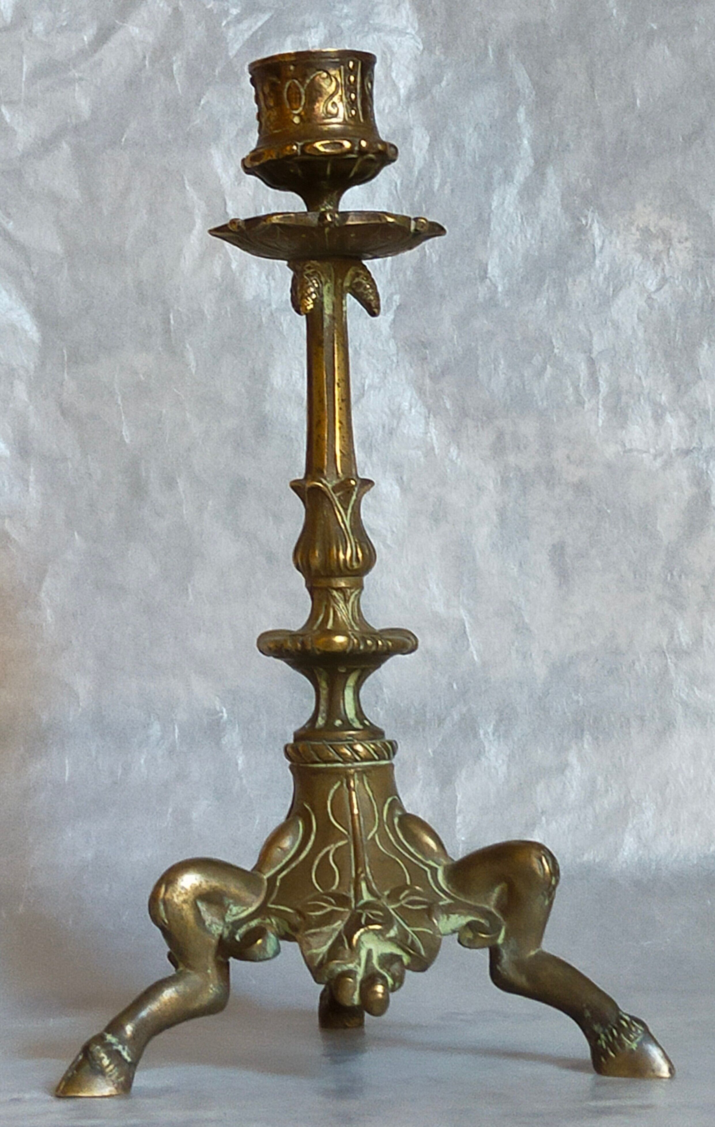 Candle holder in gilded bronze tripod nineteenth century