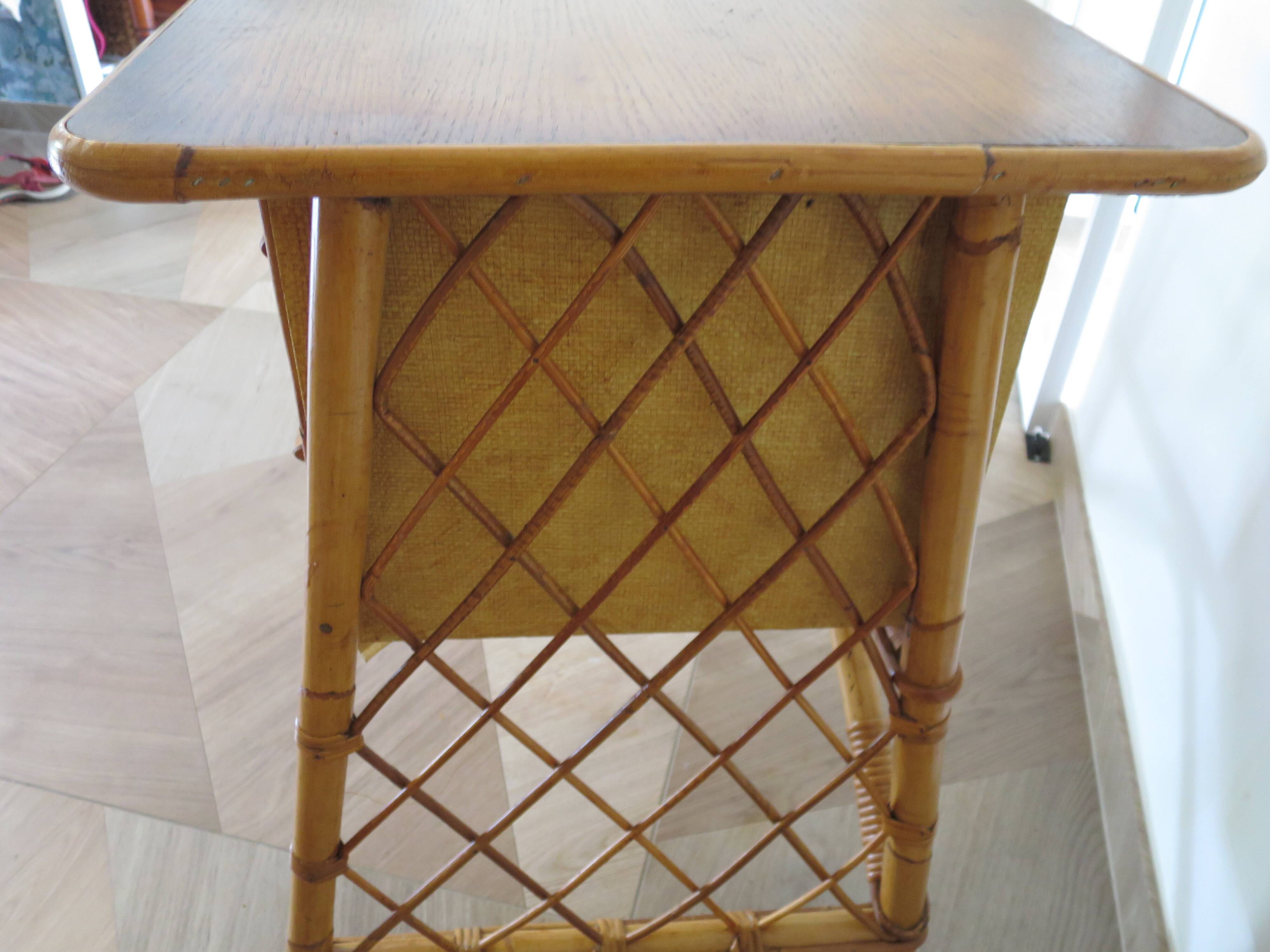 Vintage design - beautiful retro desk in bamboo wood and rattan - 2 drawers - 60s